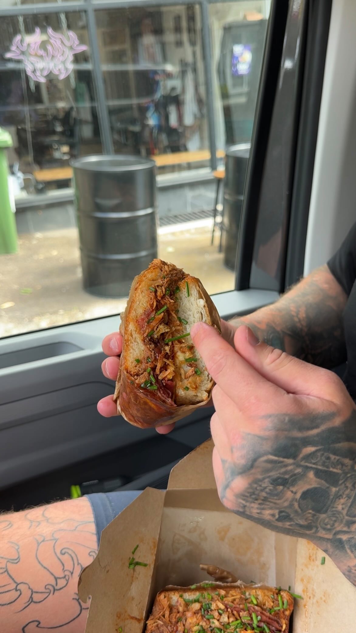 Tradie approved. ✅
This week we visited @blacksalt.uk in Buxton to try their sandwiches 🤤
If you’re a tradie working in or around Buxton, get yourself down here! You won’t regret it.
Massive sandwiches full of flavour that actually fill you up!
#tradiefoodguide #foodreview #buxtonfoodspot #blacksaltsandwichshop tradie