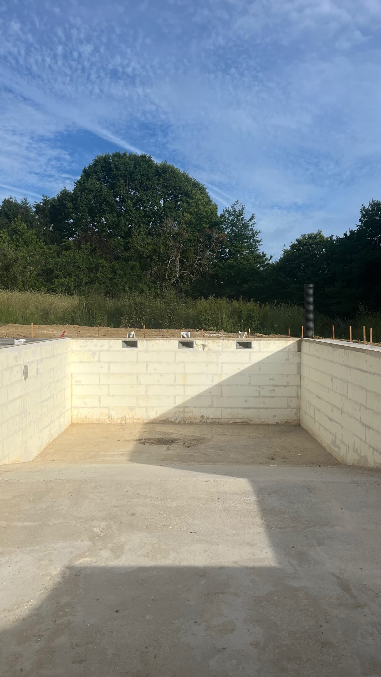 Transformation nearly complete just waiting on the dark grey liner to finish this 12m x 6m pool. This pool started off as a family project which had been shelved and nearly written off. Really pleased that they made the decision to invest the money to get it finished instead of filled in.
#poolrenovatoon #swimmingpoolsdordogne #pooldesign