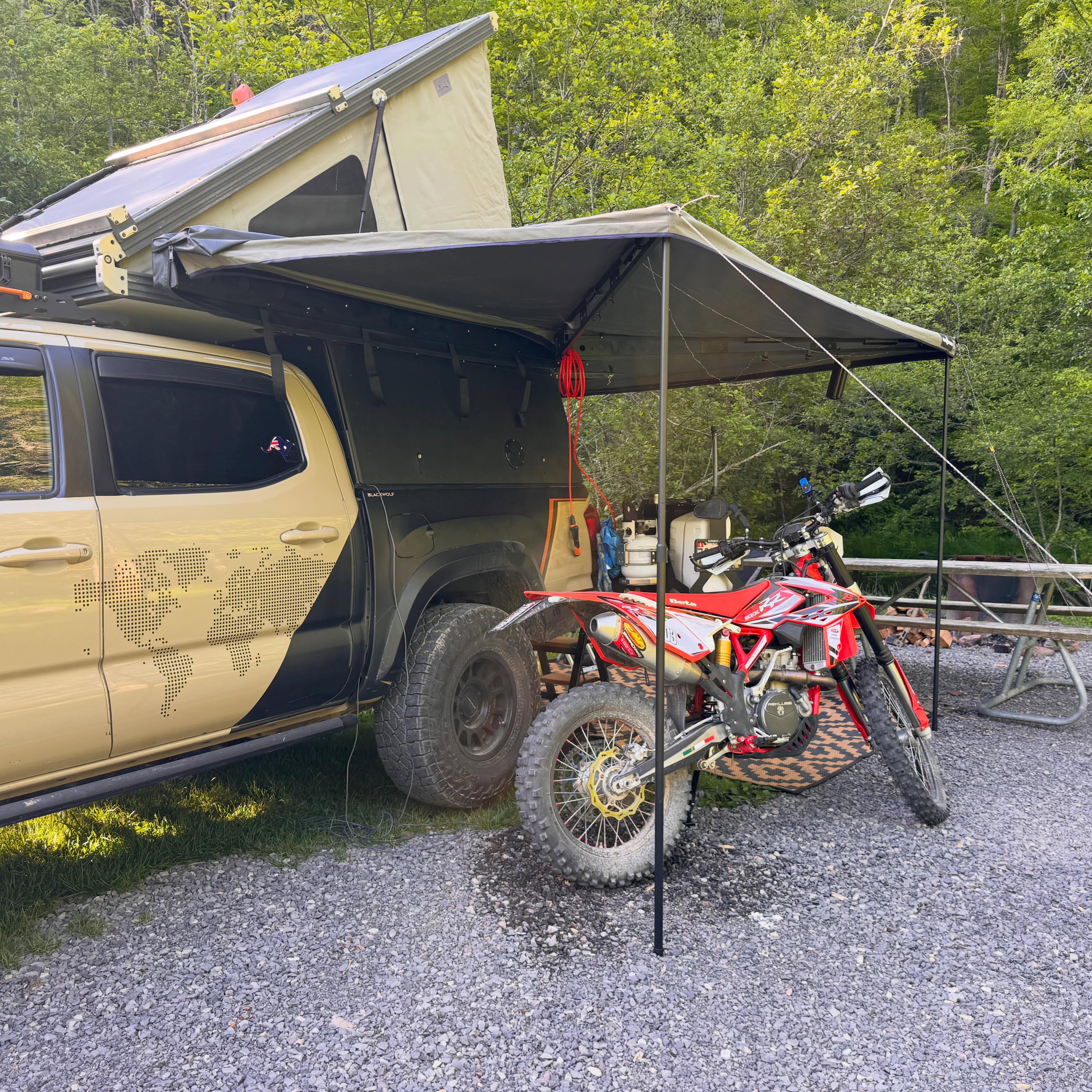 Weekend getaway… Home is where you park it! @martin_offroad @reignoutdoor @lensunsolar @lensunsolarus #beta350rr #gofastcampers #martinoffroadrack #overlandlife