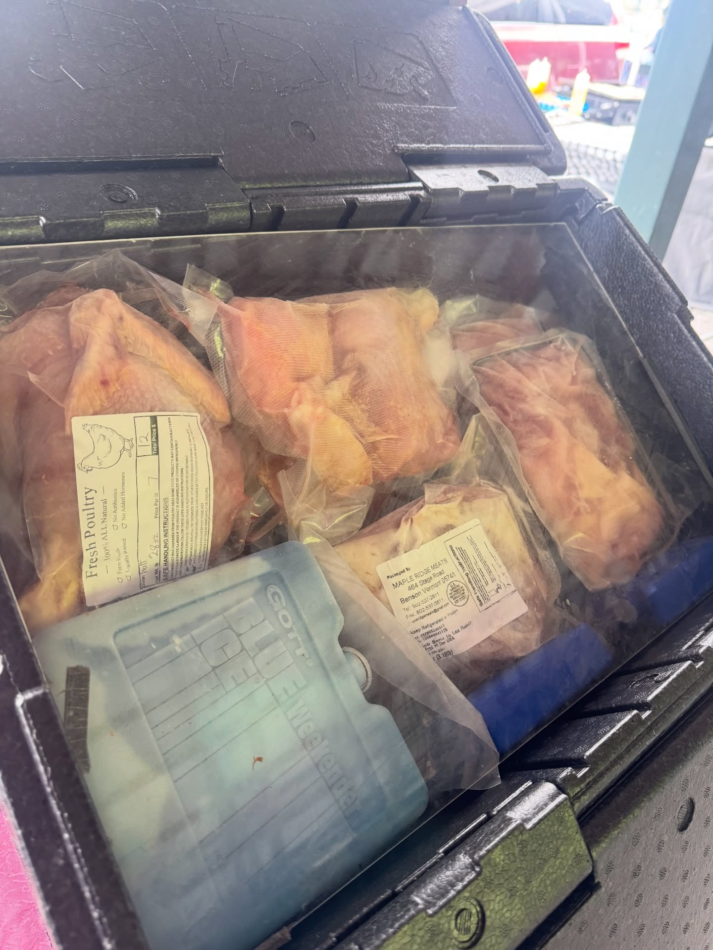 Fresh chicken is back in stock including wholes and halves @saratogafarmersmarket !
#freshchicken #farmersmarkerfinds #supportlocal