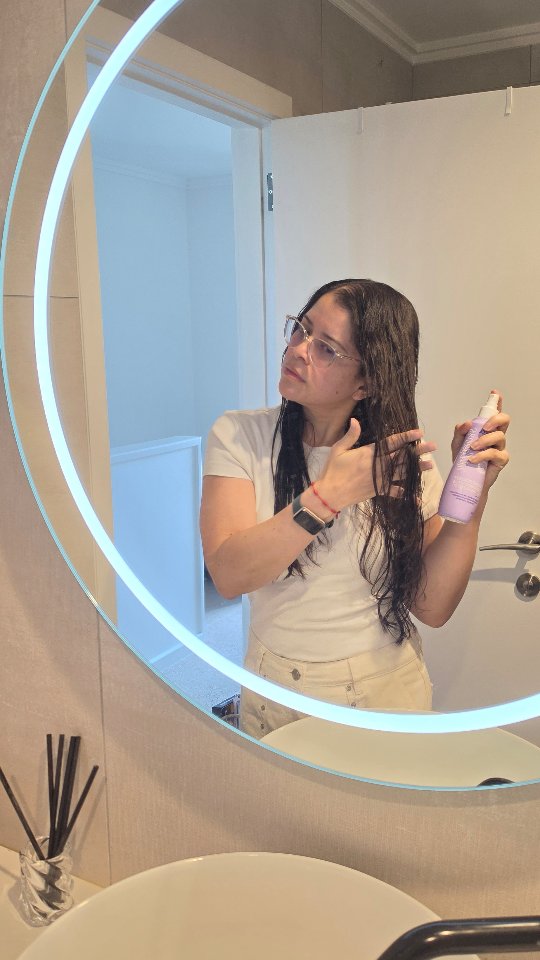 Meet my brushing duo —
A heat protectant that also detangles 16× easier, and a serum that seals the deal.
Zero effort, all glow. 💛✨
#haircare #serumbenefits #milagrosinnz #nativointernational