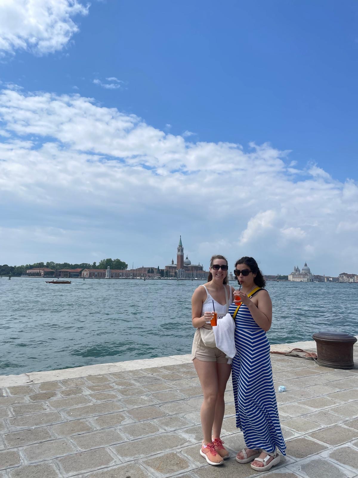 🏅May 26🏅
Feels like summer finally arrived 🥰🤝
May highlights:
🏅we ran a half marathon again finally!!
🇮🇹 followed by a little trip to Venice
🥰 visiting family at home - the best
🍅 becoming obsessed with tomato + burrata
☀️ @editbyesta Pilates in the sun 😍😍
🏃♀️ supporting @blackburn_road_runners with their nutrition - in my element ⚡️✅
🌊 finally getting some beach days in
Hope your month has been just as gorgeous 🤍