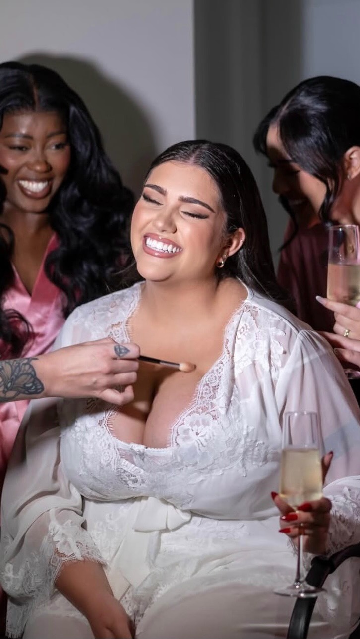 I know I’m not the only one 😂
Nothing humbles you faster than seeing BTS of you doing makeup.
#makeupartist #makeupcommunity #sydneymakeupartist
