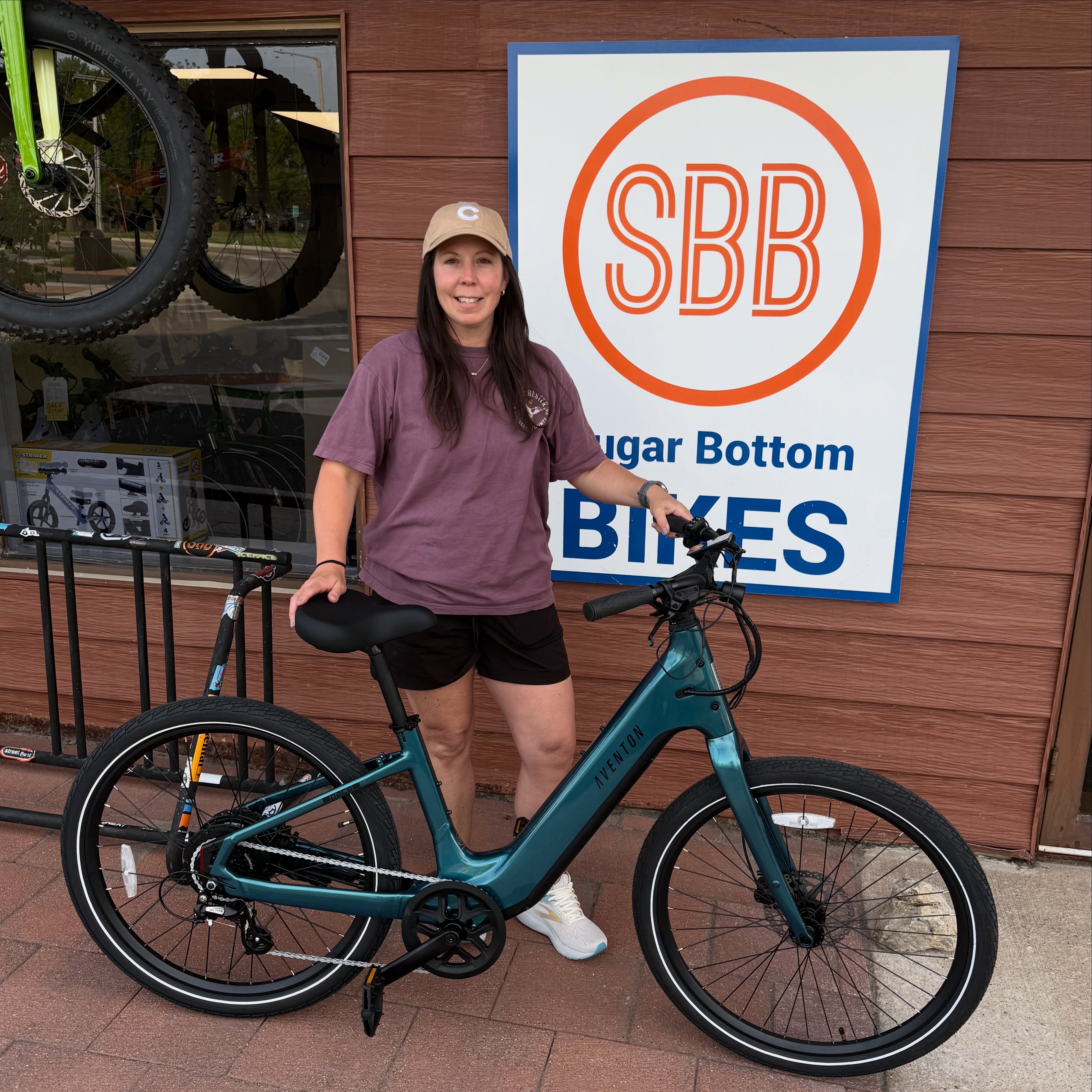Happy New Bike Day to Amy who just picked up one of the brand new just released @aventon Pace 5 REC e-bikes. The Pace has been one of Aventon’s most popular e-bikes at the shop and they have really done a great job with this newest version.
.
First of all, it comes in 5 amazing looking colors including this beautiful Lagoon color that Amy picked up!
.
Some other great features include:
.
-Under $2k price point!
-Up to 75 mile range per charge
-4G/GPS and Theft Deterrence
-Regenerative braking to increase battery life
-Adjustable stem and swept back handlebars for a super comfortable fit
.
We have a handful of these available in different colors and sizes ready for test rides and/or purchase!
.
#sugarbottombikes #aventonpace5 #northlibertyiowa