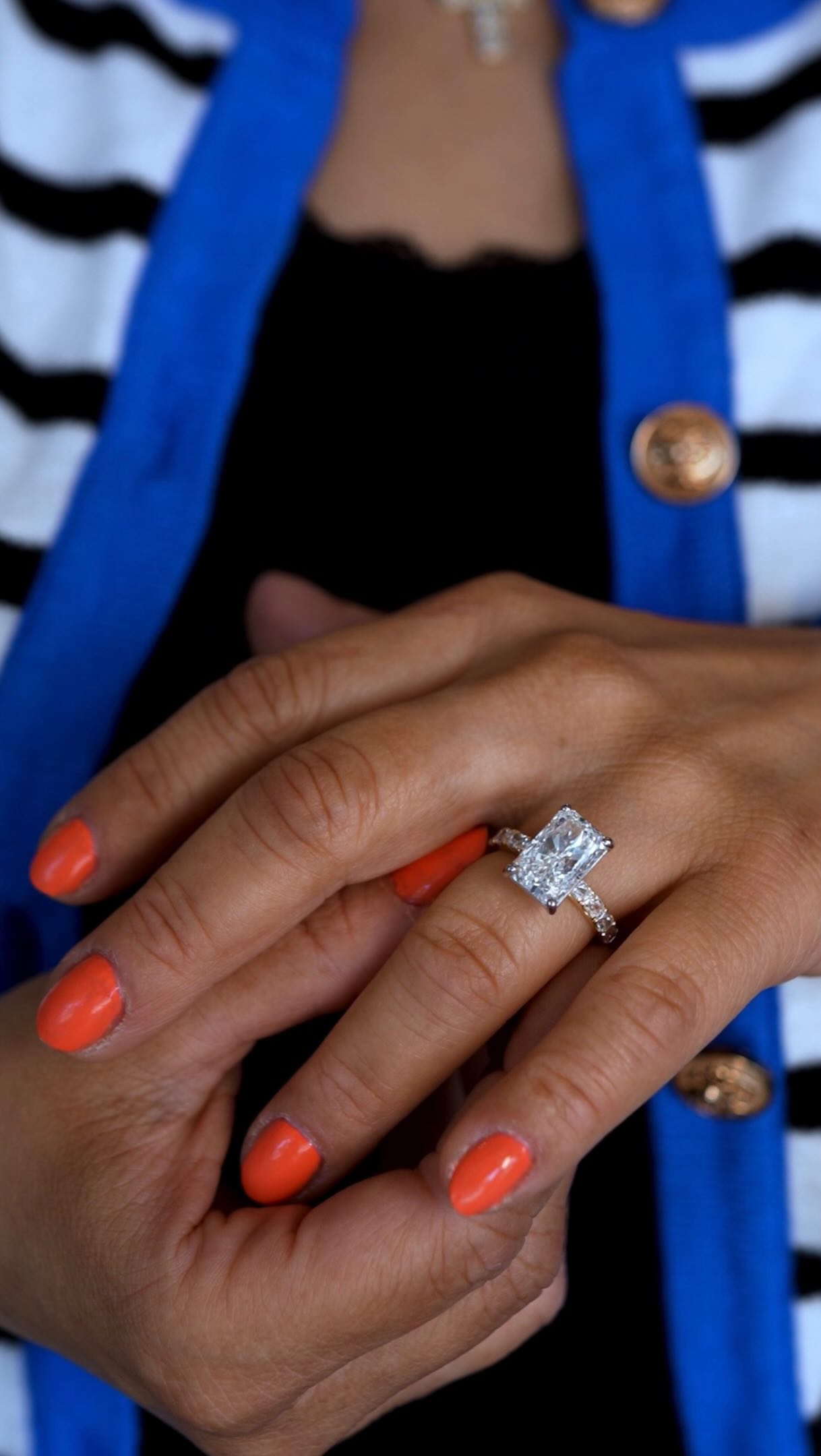POV: The ring walked in before you did. 💎✨
For the girls who don’t do subtle… this radiant cut says everything without saying a word. Clean. Loud. Untouchable.
#RadiantCut #EngagementRing #DiamondRing #LuxuryJewelry #ElegantJewelry