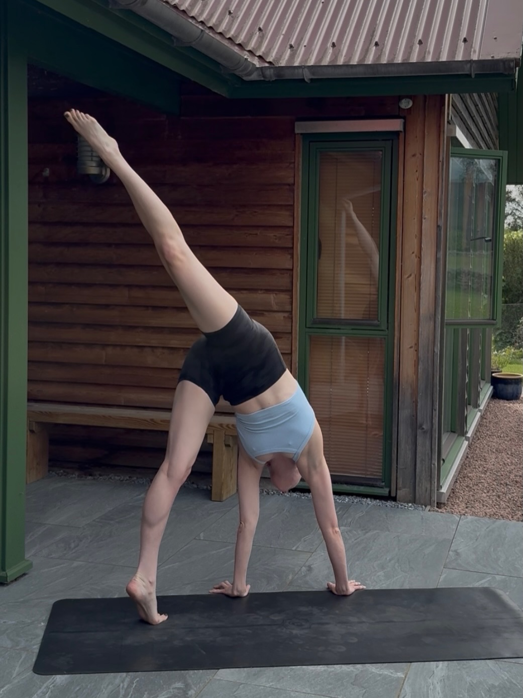 I’ve been slowing down before my movement sessions.
I do this in yoga but I’ve been expanding this into gym or climbing sessions too. Before I start I’m trying to take 10 to be quiet, turning off podcasts or music and drawing my awareness to my breath, letting it slow down.
We generally get better outputs (movement, precision, learning a new skill) when our brains aren’t overwhelmed to begin with.
I was noticing that a session straight from work into music, chatter and bright colours is not where I thrive in the first half hour so if you see me lingering in my car before bouldering this is what I’m doing 😂🧘🏻♀️