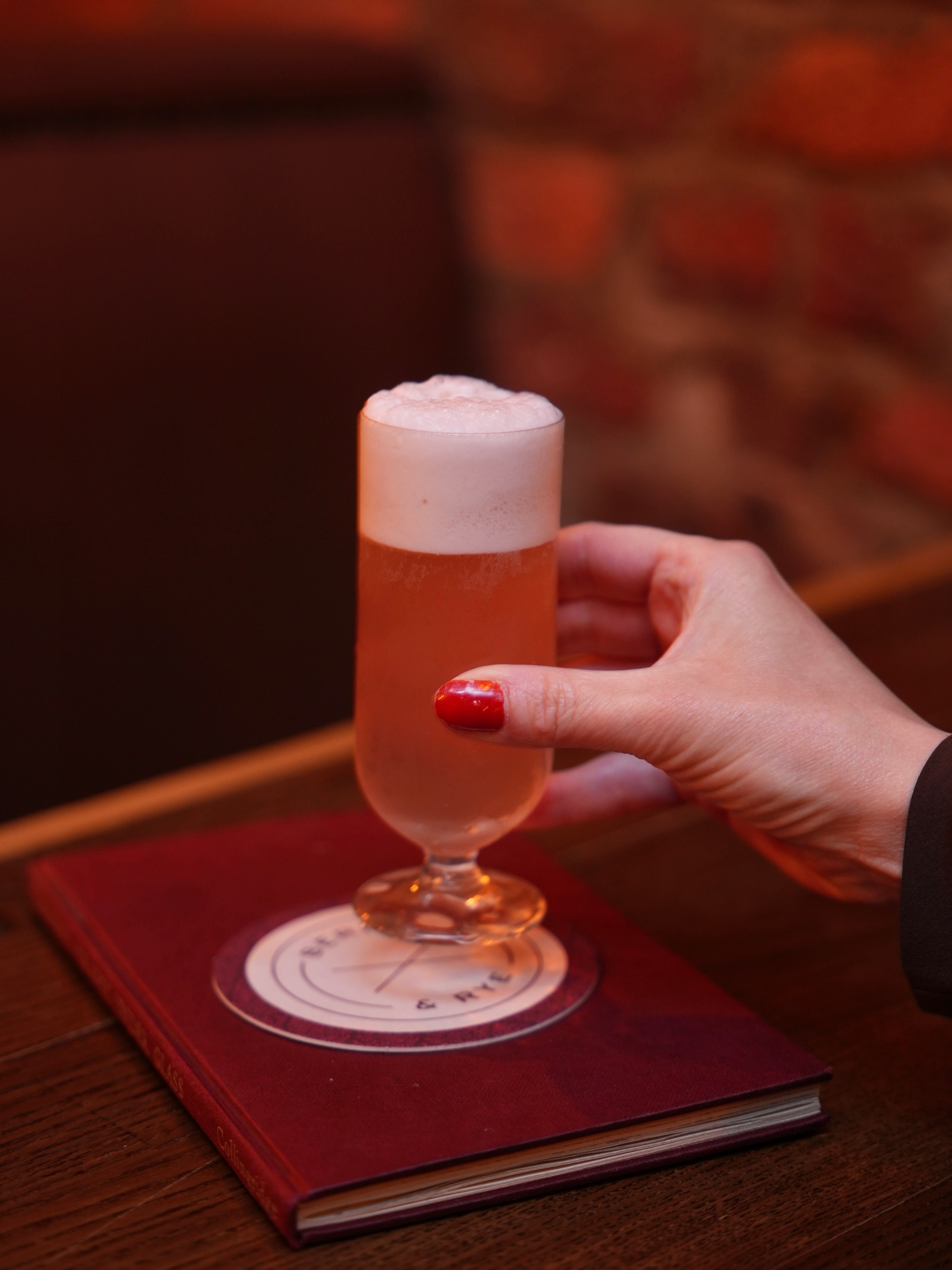 MON PETIT VERRE š¹ā
ā
Mon Petit Verre brings together @boatyarddistillery Gin, @cocchi1891 Americano Rosa, rose & cardamom soda, orange and egg white, creating a cocktail that's floral, fragrant and delicately sparkling.ā
ā
Inspired by the cardamom buns of @monpetitchoulpl , it balances soft citrus, rose and warming spice, landing somewhere between a French 75 and a dessert worth saving room for š„
*Can be made with egg white alternative.
ā
šFind us if you can, open 7 days a week from 5pmā
ā
#BerryAndRye #MonPetitVerre #BoatyardGin #GinCocktails #SpeakeasyLiverpool HiddenBar LiverpoolCocktails DrinkLiverpoolā