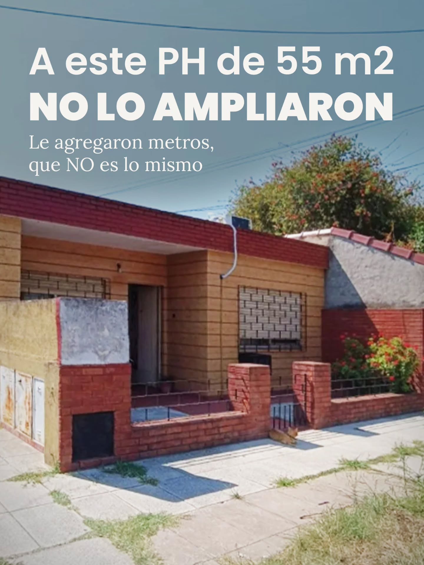A veces agregar metros cuadrados no significa "ampliar tu casa" ni optimizar su función. En este caso se habían agregado 10 metros cuadrados que REDUJERON significativamente el valor de reventa de la vivienda. Éstos son los casos en los que "ahorrarse" al arquitecto puede salir carísimo y así fue que tuvimos que ponernos manos a la obra y deshacer literalmente la reforma anterior.
Muchas veces los metros cuadrados que necesitás para habitar están dentro de la estructura existente de tu casa y NO NECESITÁS CONSTRUIR DE MÁS.
Contanos que opinás de esta reforma en Ituzaingó 👇
#reformatotal #arquitectoscastelar