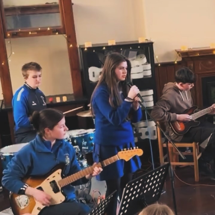 Our Pop Department blew us away with their very first Unplugged concert 🎙️ Here’s just part 1 of the highlights!
🎵 There Is A Light That Never Goes Out
🎵 Bills, Bills, Bills
🎵 Favourite
🎵 Blowin’ in the Wind
Wanting to take the stage yourself? Our music summer camps in St. Angela’s Academy, Thurles, provide the perfect introduction to performance and playing in a band. Sign up link in our bio 🎶