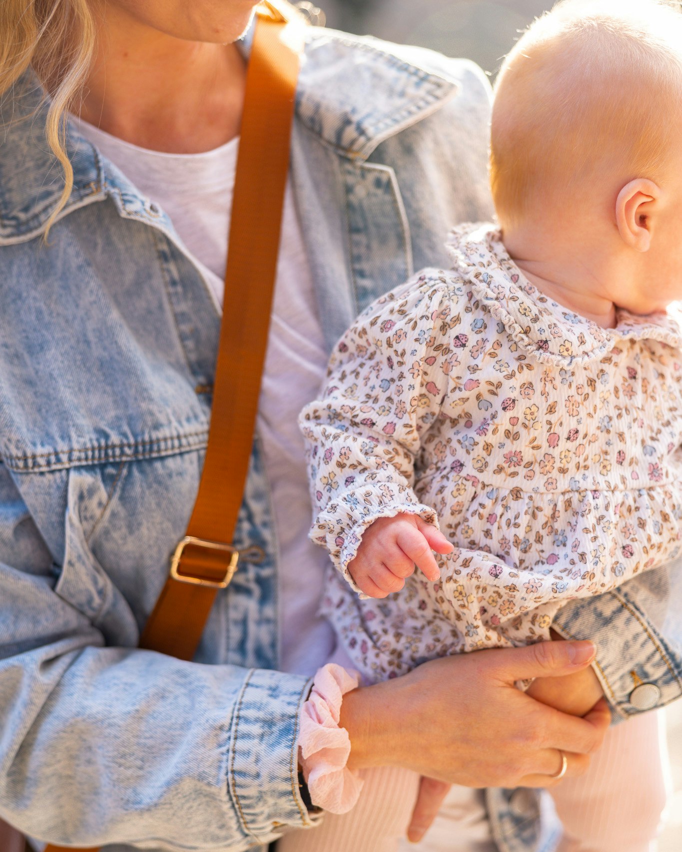 Not every outing needs the big bag.
The Freya Crossbody is the one you reach for when you just need the essentials.
Premium vegan leather, compact but practical, and stylish enough to wear long after the baby stage.
Available in Black and Tan 🩵
#LuxeBaby #CrossbodyBagsNZ #DiaperBagsNZ #NappyBagsNZ