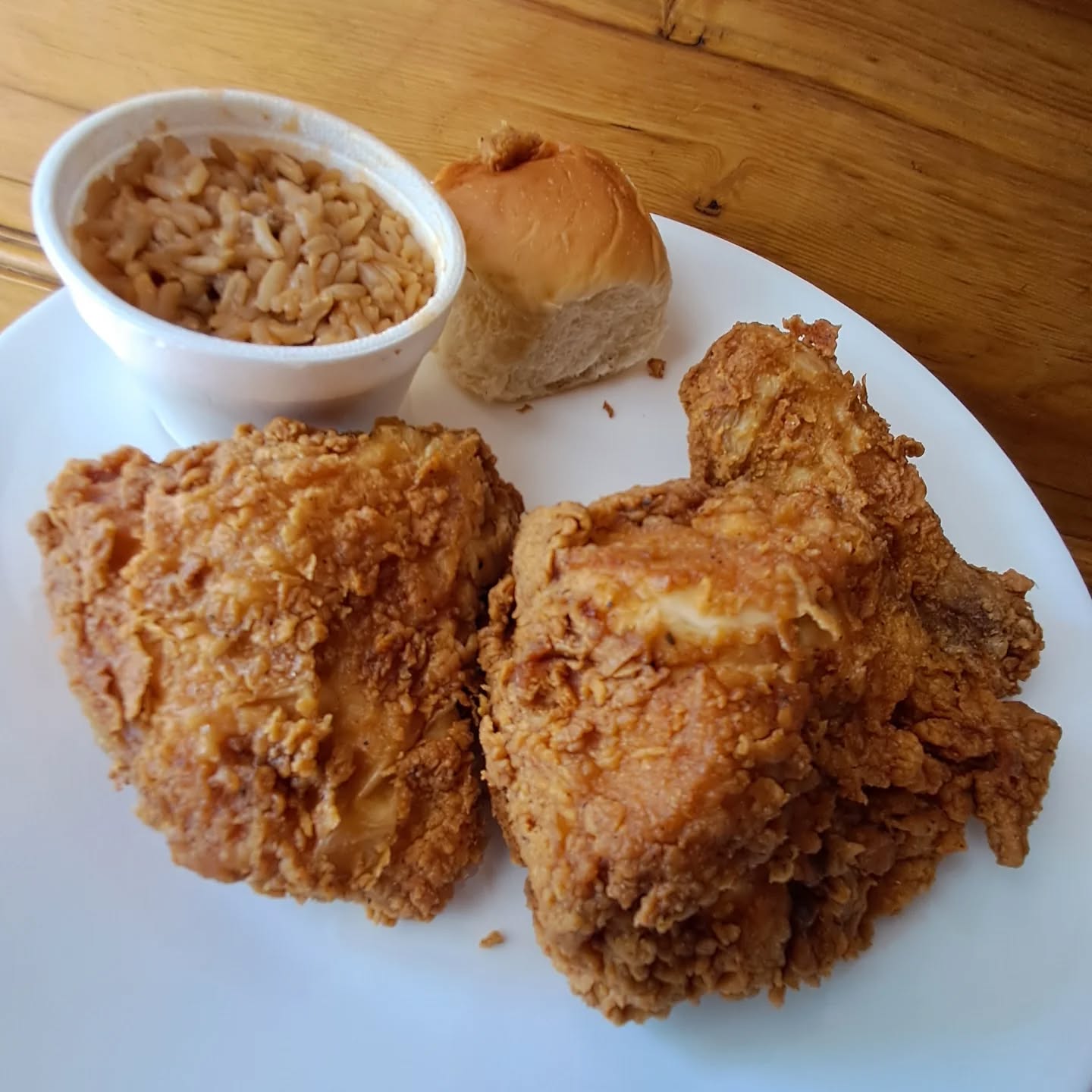 Sometimes it's good to be in timeout! 3pc of that well seasoned crispy chicken and some dirty rice from @timeoutchicken All about $10 with that roll.
The dining room is open to place your order only, so use that or the drive-thru then nosh in the parking lot or take it to your home table or even better share with a friend.
Happy Faturday and remember to Connect With Food!