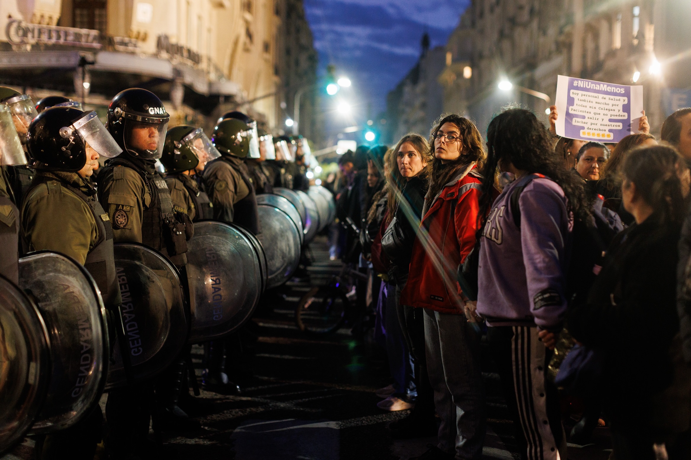 A 11 años del primer grito de ni una mennos las calles volvieron a temblar.
#niunamenos #3j #agostina #prensa #fotografia
