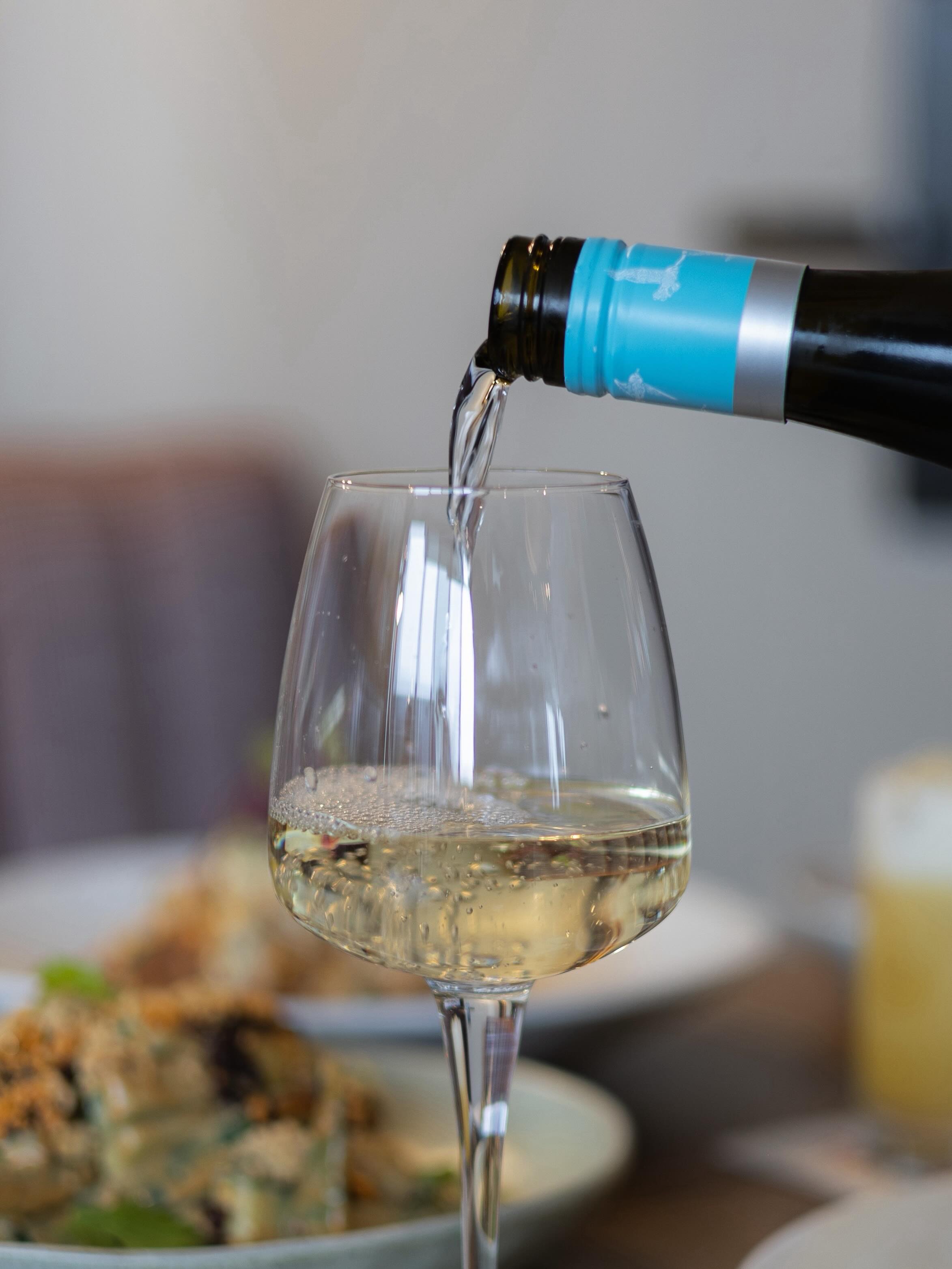 vino + small plates + winter sunsets.
a trio you can’t beat. join us on the 9th floor, every day of the week. 🌞