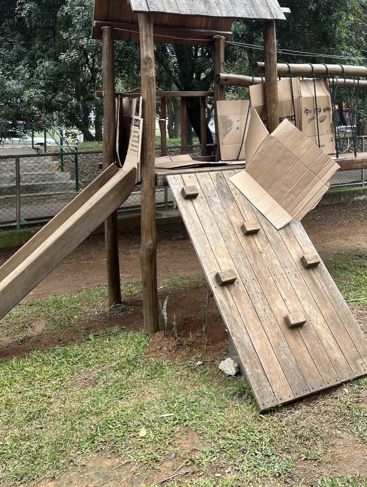 Expressamos nosso mais sincero agradecimento por todo o carinho, dedicação e zelo que vocês têm demonstrado pelo nosso bairro.
A atenção, a prontidão e o respeito com que a nossas praças sempre são tratadas fazem toda a diferença no nosso dia a dia.
Como zeladores do nosso espaço, costumamos dizer que somos a voz e os olhos dos moradores — e é um privilégio saber que, do outro lado, encontramos braços abertos e uma gestão acolhedora sempre.
Nosso muito obrigado à @subvilamariana e ao Subprefeito @oliverdelgado e equipe 🤗❣️
