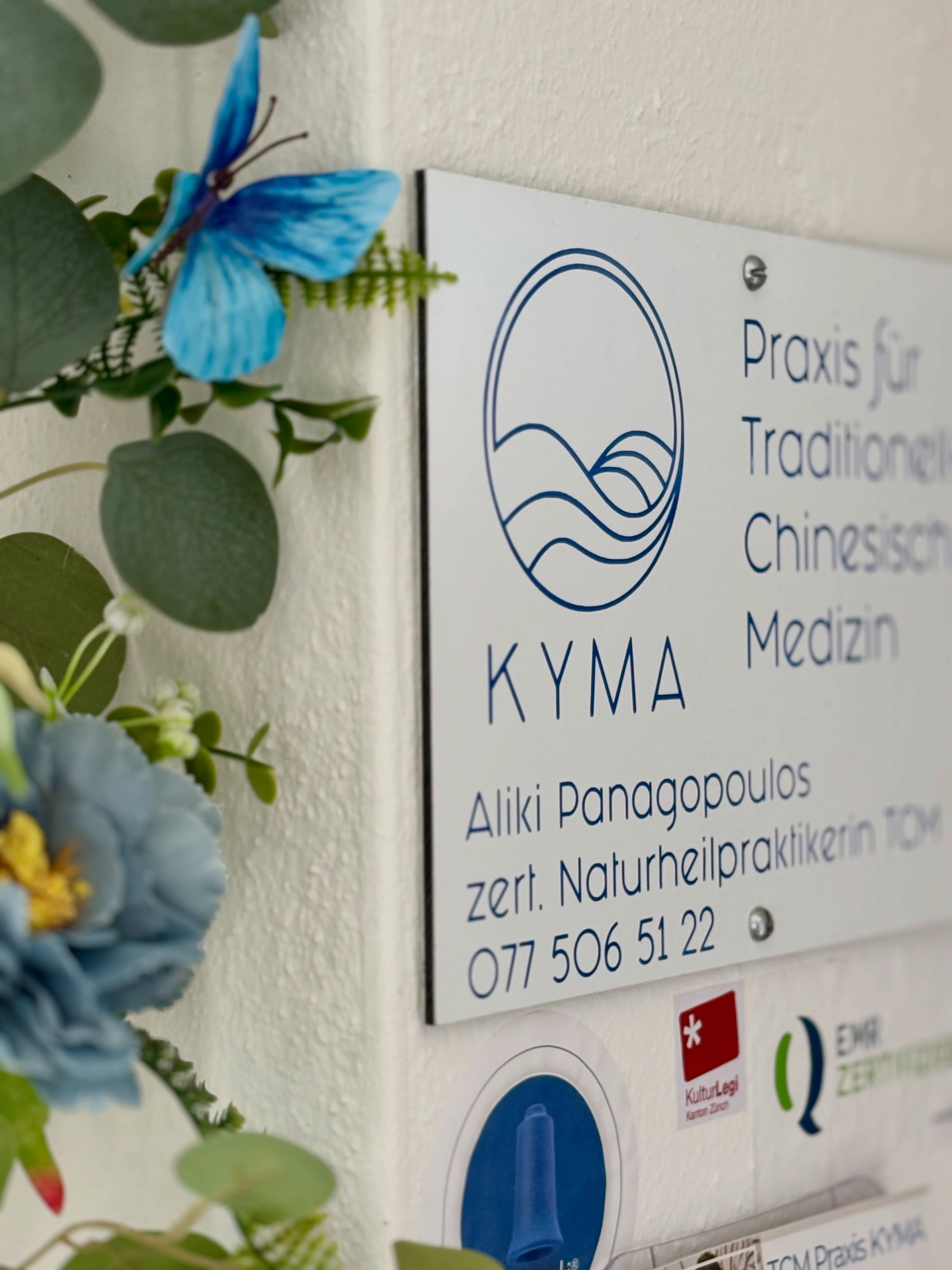 Willkommen in der TCM Praxis KYMA in Dielsdorf!
In diesen vier Wänden passiert Grossartiges – Tag für Tag mit Herz, Verstand und Hingabe.
👉 Neugierig geworden? Schau vorbei oder ruf mich an
#tcm #dielsdorf #gewerbedielsdorf #akupunktur #schröpfen