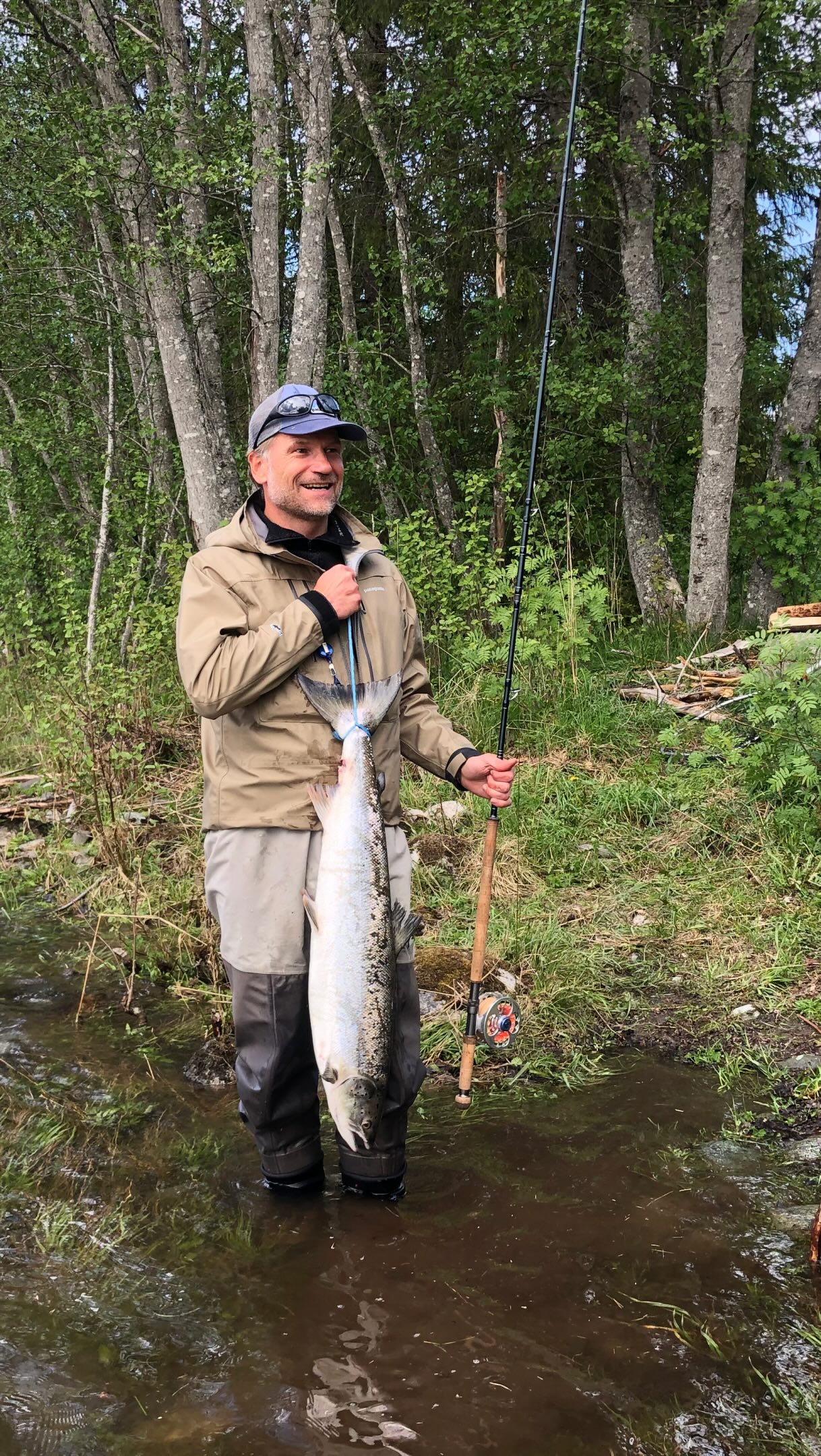 @borgenyg catching a 7kg salmon 🎣 1/13 salmon caught during the first 24 hours on June 1st, three years ago
#salmonfishing #flyfishing #orkla #norway #fishinglodge