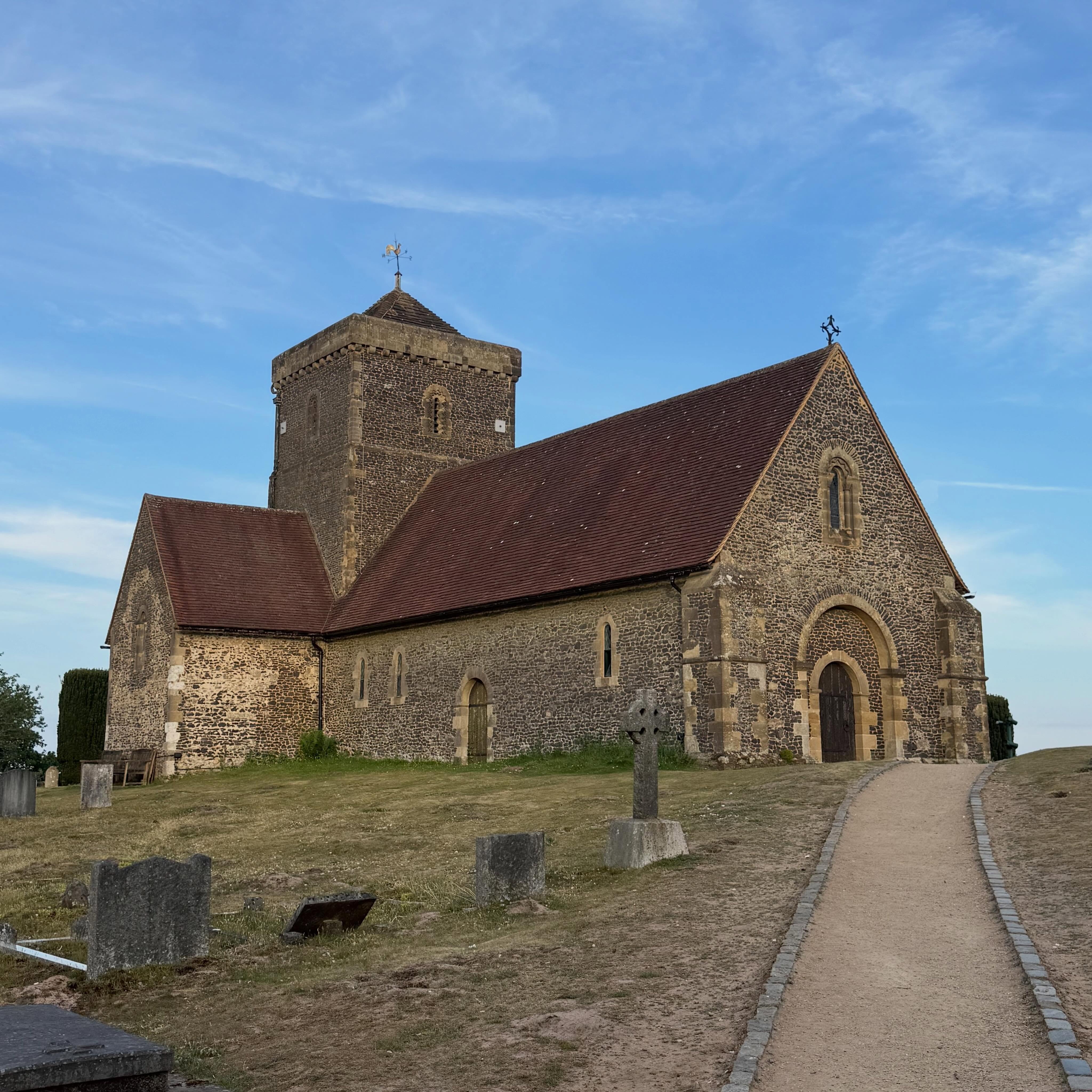 A favourite place yesterday evening…
Next time @clairefrills
#surreyhills #stmarthashill #eveningwalk #surrey #northdownsway