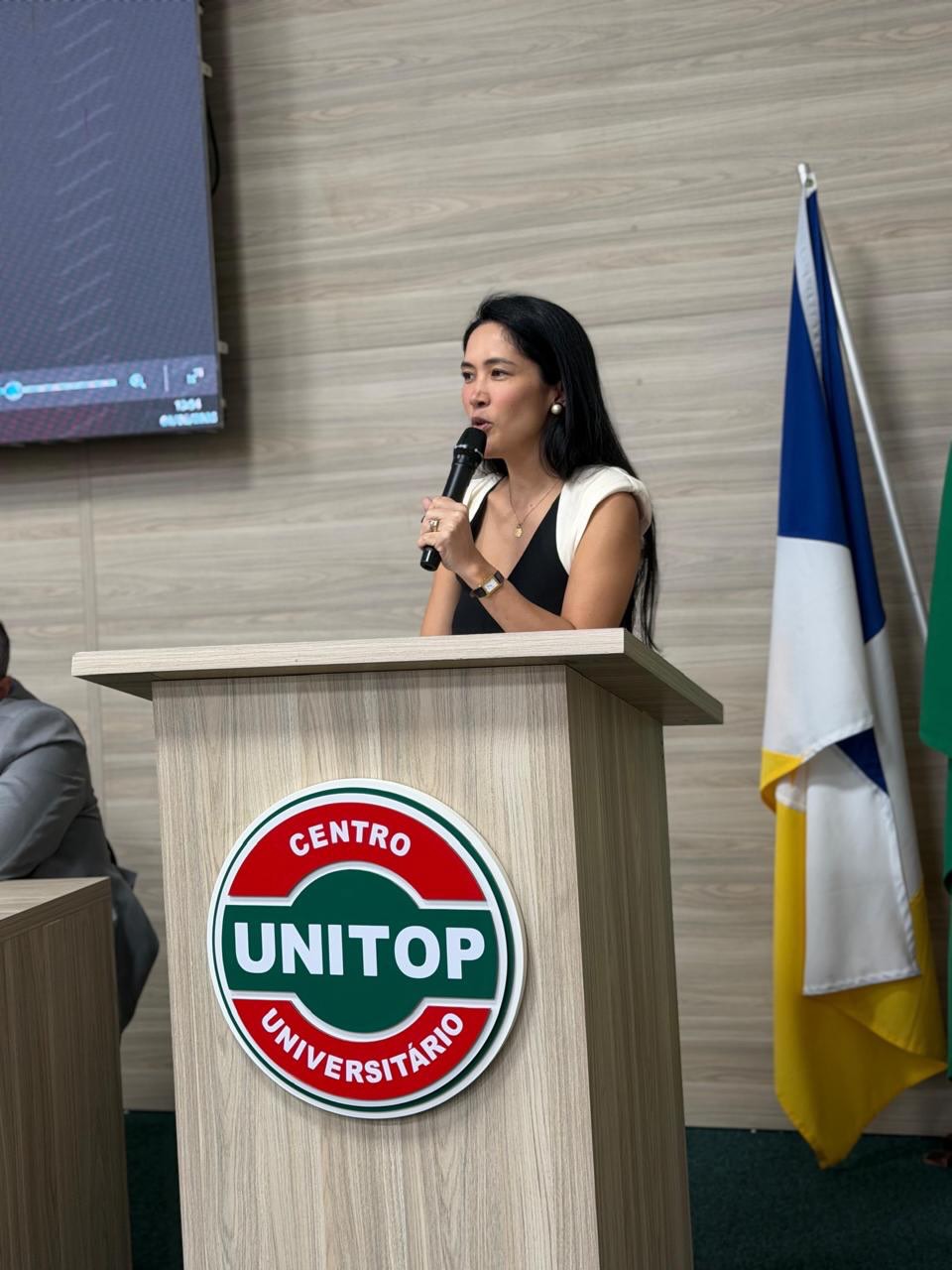 ✨ Carreiras Jurídicas Inspiradoras | UNITOP
Na última segunda-feira (01/06), o auditório da UNITOP foi palco de um evento especial organizado pelo curso de Direito: o Carreiras Jurídicas Inspiradoras 🎓
Nossa presidenta, Esther de Amorim Marinho Sio, marcou presença e compartilhou sua trajetória, apresentando aos estudantes o universo da carreira de Procurador Municipal, uma das mais relevantes e desafiadoras do direito público brasileiro. ⚖️
Iniciativas como essa aproximam a academia da prática jurídica real e inspiram a próxima geração de profissionais do Direito. 💼
A APROMP saúda o curso de Direito da UNITOP pela iniciativa e parabeniza nossa presidenta pela valorosa exposição! 👏🏼