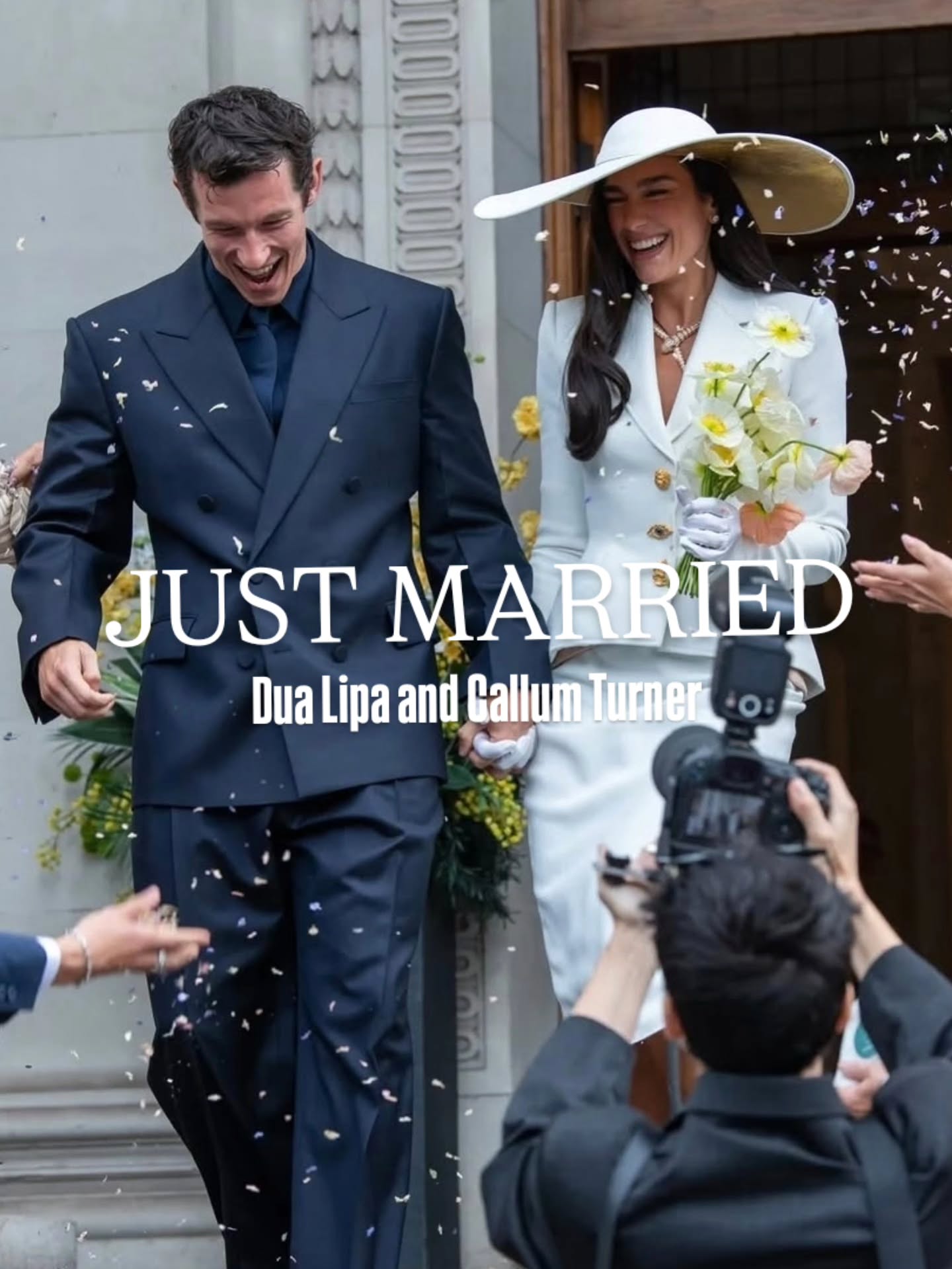 Dua Lipa and Callum Turner just tied the knot in London's Marylebone town hall, Dua wears a contemporary custom made Schiaparelli two piece light blue suit 👌 proving small florals are big this season 🌼
Huge congratulations to the happy couple @dualipa
#dualipa #celebritywedding #townhallwedding #weddingsuit #celebritystyle