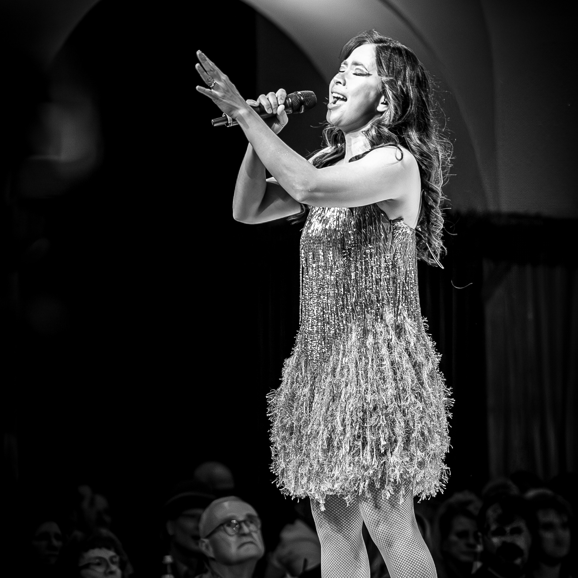 💜 Our music is our Passion!
Enjoy our PASSION 2024 moments on @dinnershowleipzig
1 @pavidemayo
2 @derfeineherrrakete
3 Mike
4 @heikoklavier (Mitte)
5 Karsten and @la_bouche_showgirls
📸@summbienchen
#Passion2024
#Nightfever
#Nightfeverbandleipzig
#AlltimeDiscoClassics
#PaviinAction
#DinnershowLeipzig
#LiveMusik
#MusikalischesFeuerwerk
#NightfeverKonzert
#Event
#Variete
#MusikalischeExzellenz
#ErlebeDieLeidenschaft
#UnvergesslicheNacht
#LiveAuftritt
#KulinarischesErlebnis
#MagieDerMusik
#MusikalischesFeuerwerk
#Leipzig
#Leipzigartig
#Iloveleipzig
#Germany