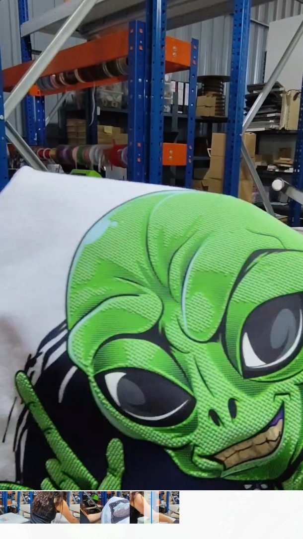 🔥 O segredo para um DTF perfeito está nos detalhes! 🔥
Antes de aplicar o DTF, há um passo que nunca salto: prensar a t-shirt durante alguns segundos para eliminar a humidade da peça.
Depois, aplicamos o DTF seguindo sempre as recomendações do fornecedor. No nosso caso, a película é removida a frio e fazemos uma prensagem final para garantir um acabamento impecável. 👌
O resultado?
✨ Cores vibrantes
✨ Excelente aderência
✨ Toque profissional
✨ Durabilidade que faz a diferença
Se trabalhas com personalização, sabes que os pequenos detalhes são os que elevam a qualidade final.
E se procuras uma t-shirt personalizada, este é o cuidado que colocamos em cada peça que produzimos. ❤️
Qual destes modelos escolherias para ti? 👇
#DTFPrinting
#TShirtPersonalizada
#Personalizados
#EmpreendedorismoCriativo
#FeitoEmPortugal