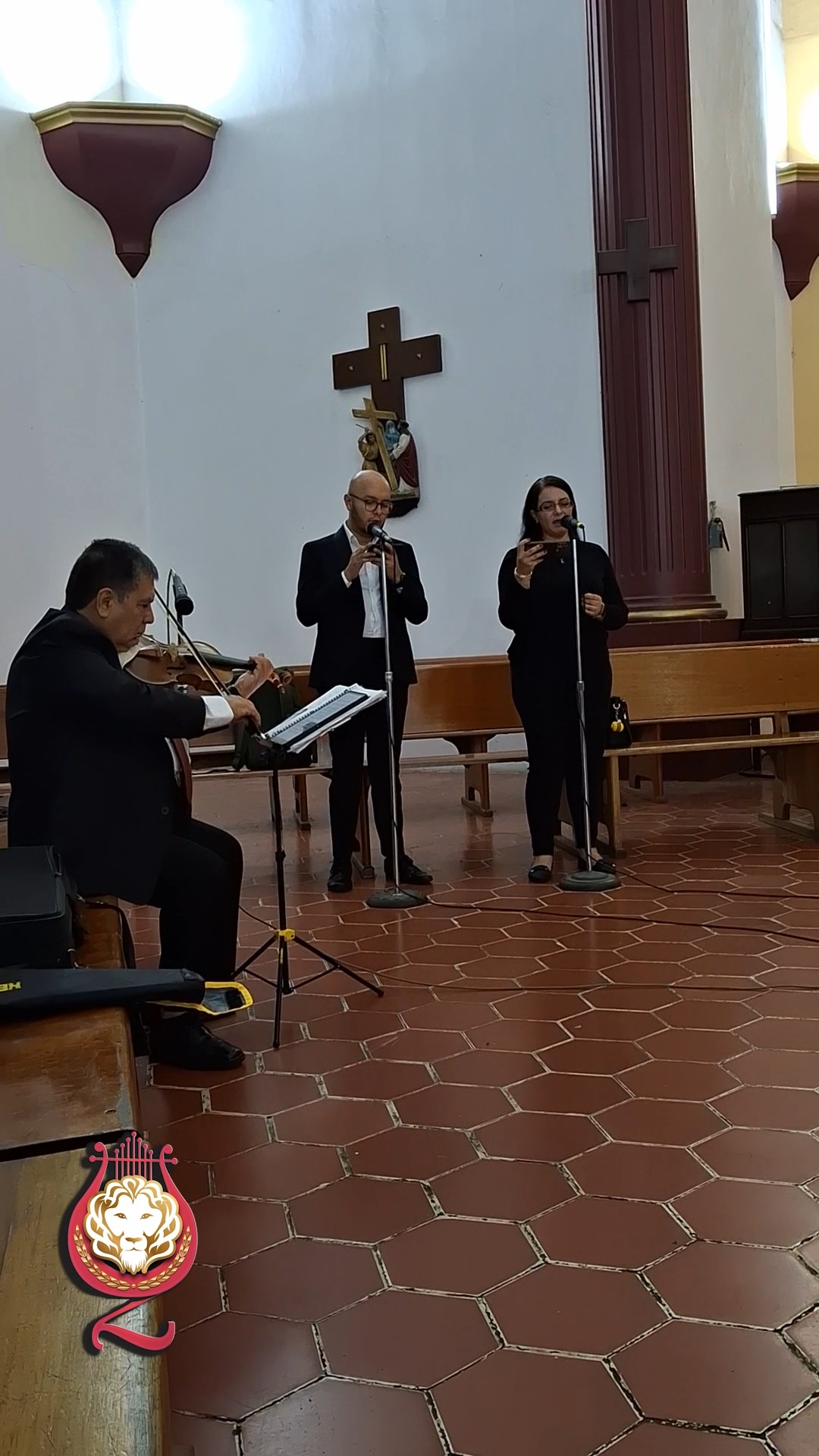 #Canto de #ofertorio en español: Bendito seas Señor de #Palazón. Indicado para cualquier tipo de ceremonia #católica. Acompañamos este aniversario luctuoso con el ensamble carnevalli conformado por 4 músicos: Organista, violín, soprano y barítono.
Conócenos en www.ezequielmusicasagrada.com