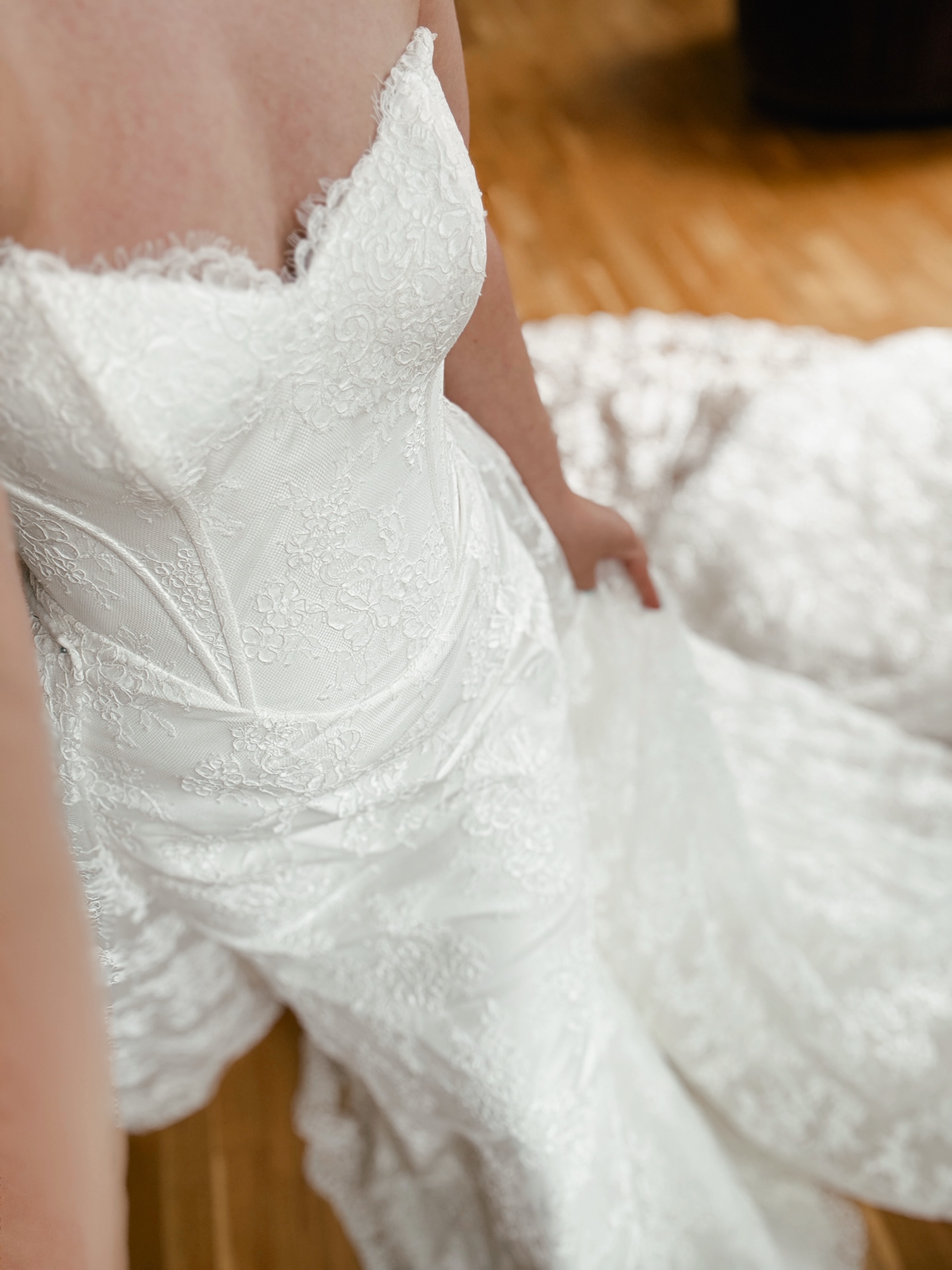 A “choose your own adventure” dress in classic bridal lace. Isabella x @kellyfaetanini 💖