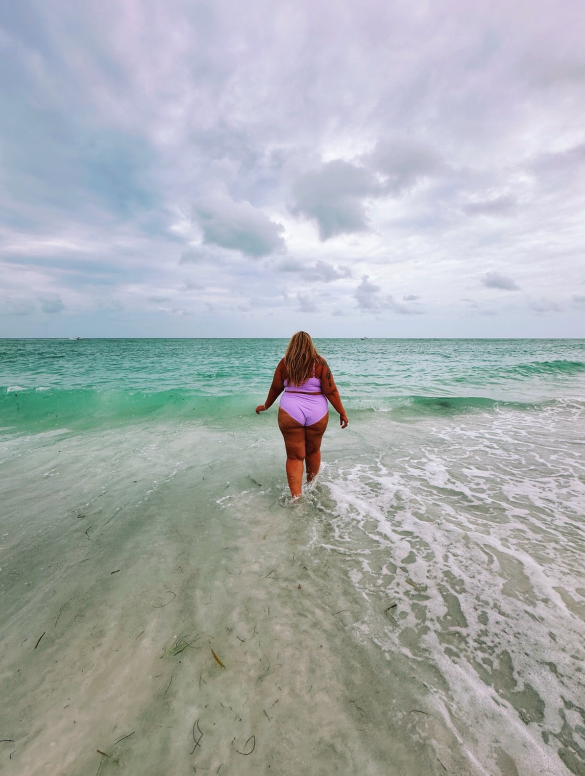 Just breaking up your feed with a real body in a real bikini. 👙
Lately, it feels like every second post or ad is trying to sell us a new way to shrink ourselves. Consider this your sign to log off, put on the damn bikini, and just go enjoy the water. ✨
All bodies are good bodies, and life is way too short to spend it wishing away the skin you’re in. 🩵