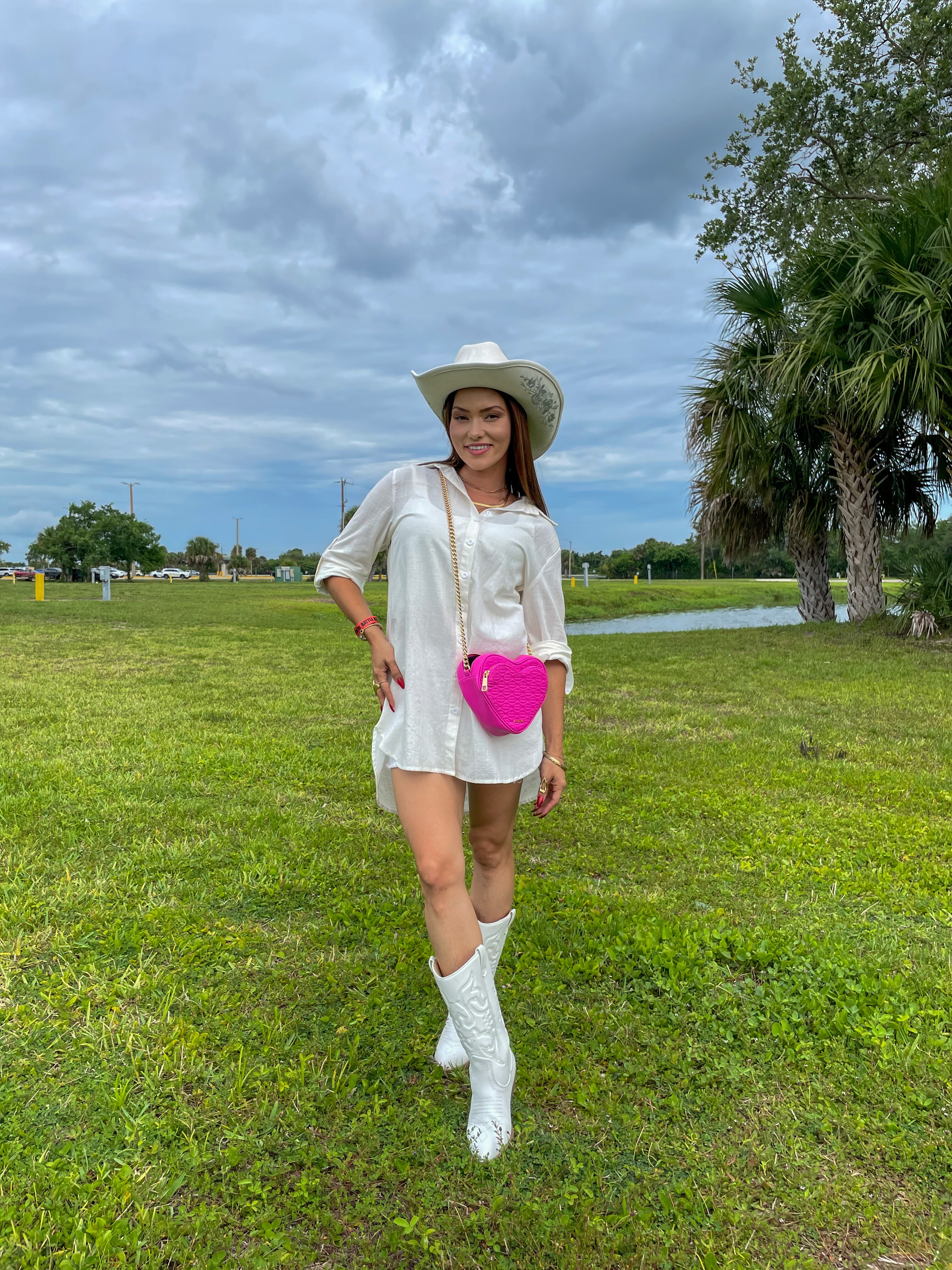I will never change to fit into anyone standards but my own.
Comment COWGIRL below to receive a DM with the link to this post on my LTK ⬇ https://liketk.it/6eQBT
Boots by @dreampairsshoes
Bag by @aldo_shoes
Outfit by @amazonfashion
#swfl #fortmyers #ootd #amazonfashionfinds