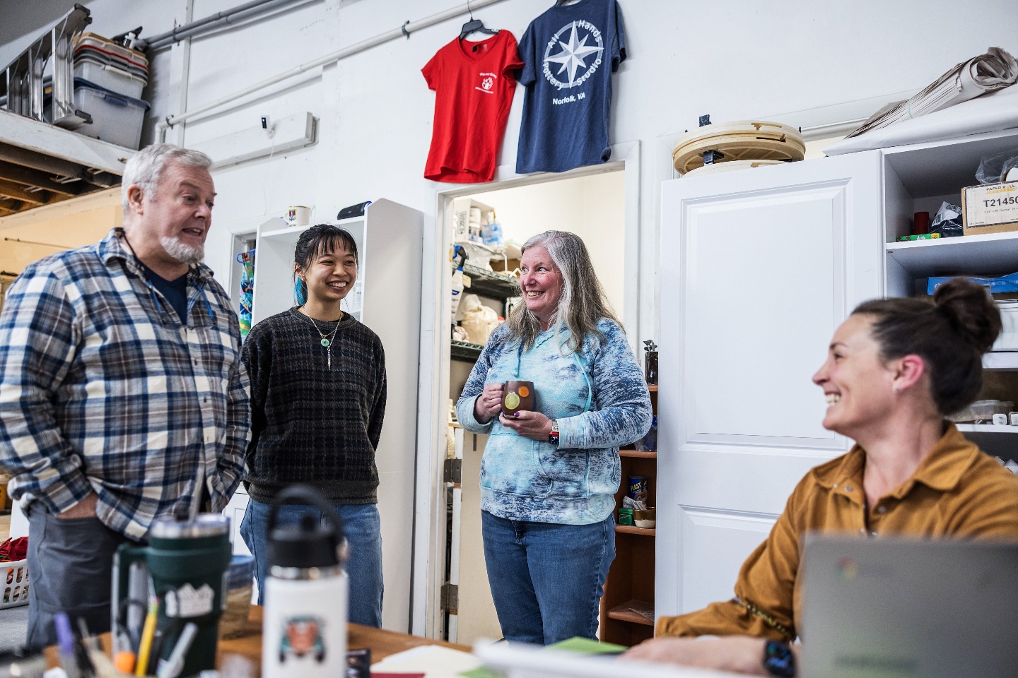 One of the best things about the studio is how quickly strangers stop feeling like strangers.
A glaze question turns into a conversation.
Someone laughs across the table.
People start showing each other what theyāre working on without even thinking twice about it.
And before long, pottery class starts feeling a little like community. š