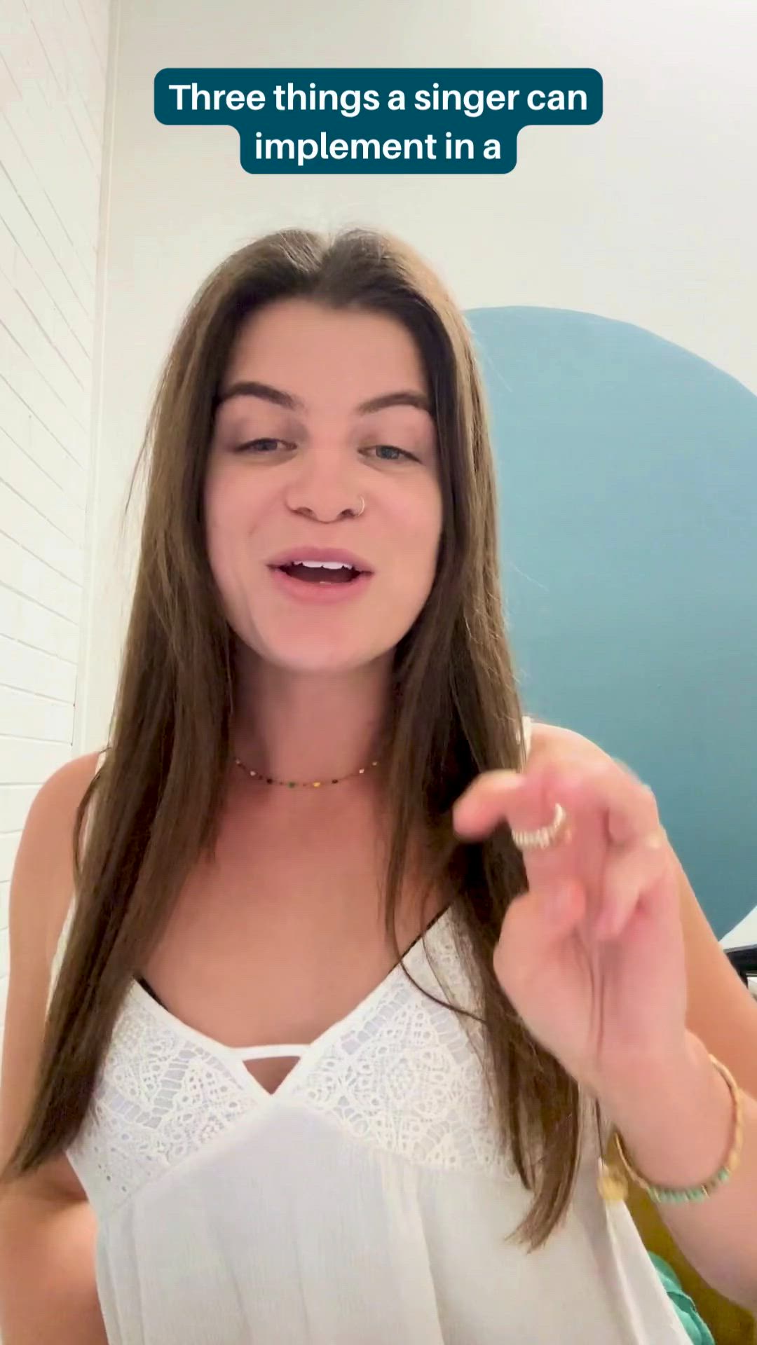 3 things a singer can try to make their song sound more artistic!
1. Commit to the line
2. Create contrast with dynamics
3. Explore different onsets and offsets
Try these techniques today and feel the difference in your songs! đśâ¨ #SingingTips #VocalArtistry