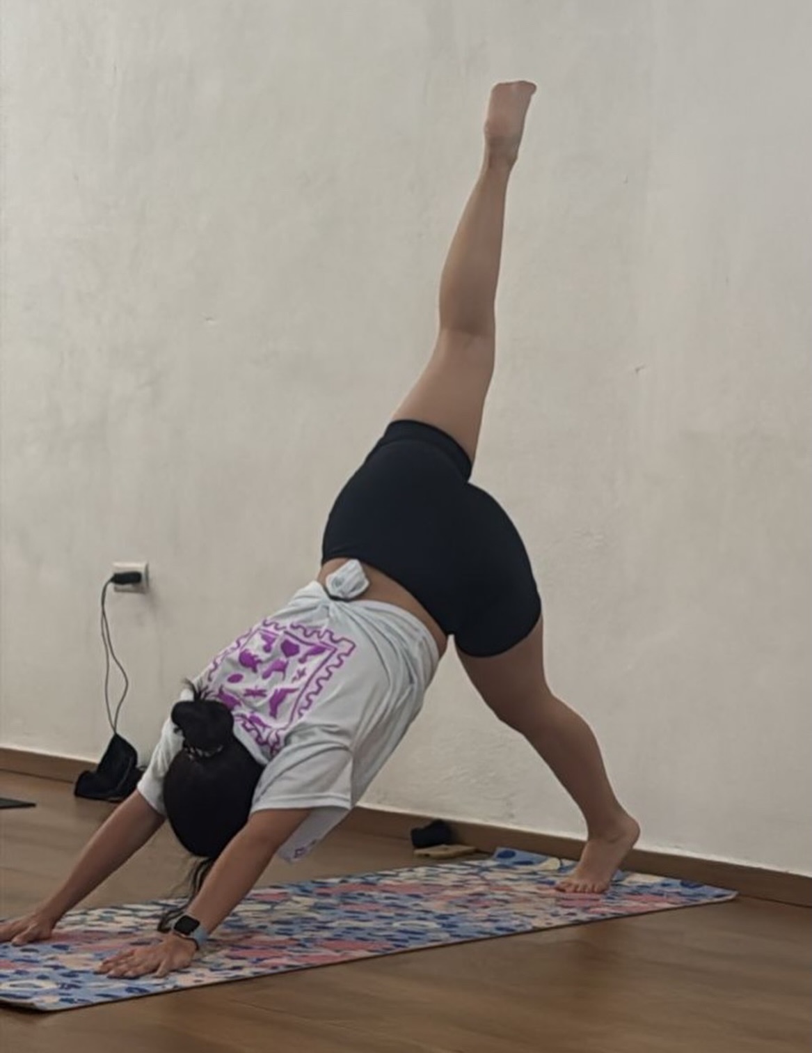 La flexibilidad no se construye solamente en el cuerpo. Con la práctica del yoga aprendemos a ser más flexibles también con la mente, a ver la vida con menos juicios, más aceptación y mayor gratitud por lo que cada día nos ofrece.
Este mes de junio regálate la oportunidad de regresar a ti, de respirar, de moverte y de reconectar con tu bienestar.
Inicia #junio con un cuerpo más fuerte y una mente más flexible.
Te esperamos en Shunia Centro Holístico & YogaShunia.
🕗 Horarios:
8:00 a.m. • 6:00 p.m. • 7:00 p.m.
Lunes a jueves.
📍 Mariano Matamoros 1163, Zona Centro, Saltillo, Coahuila.
📲 Informes: (844)1561029
Shunia Centro Holístico & YogaShunia
Bienestar Integral
#inicia #junio #yoga #saltillo