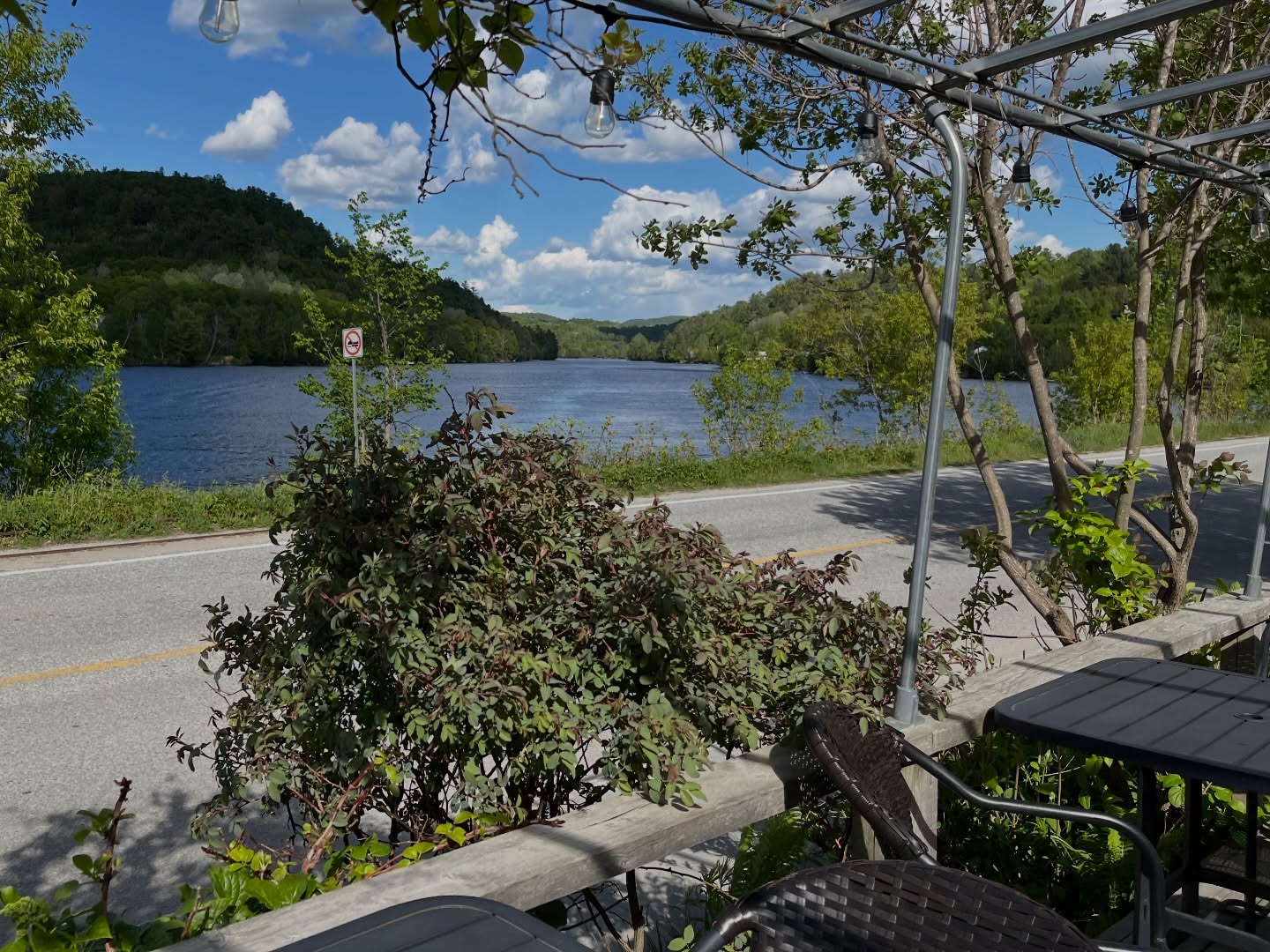 ☀️ What a weekend. Blue skies, great food, good people, and a packed house.
Thanks to everyone who stopped by and spent part of their weekend with us. See you again soon!
Quel week-end ! Ciel bleu, bonne cuisine, belle ambiance et beaucoup de monde.
Merci à tous ceux qui sont passés nous voir. À très bientôt !
#CafeEarle #MaisonEarleHouse #OttawaFoodies #GoodFood PatioSeason