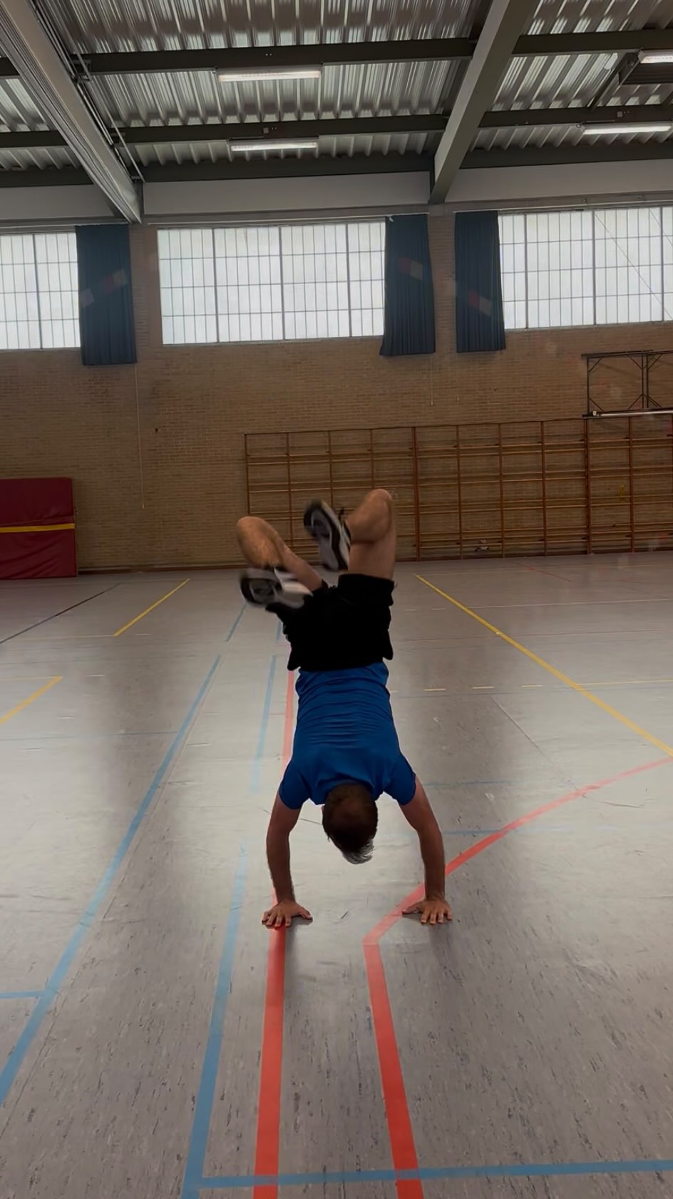 How many times can you jump on your hands in double dutch? 🔥
#cosropeskippers #jumprope #ropeskipping #doubledutch