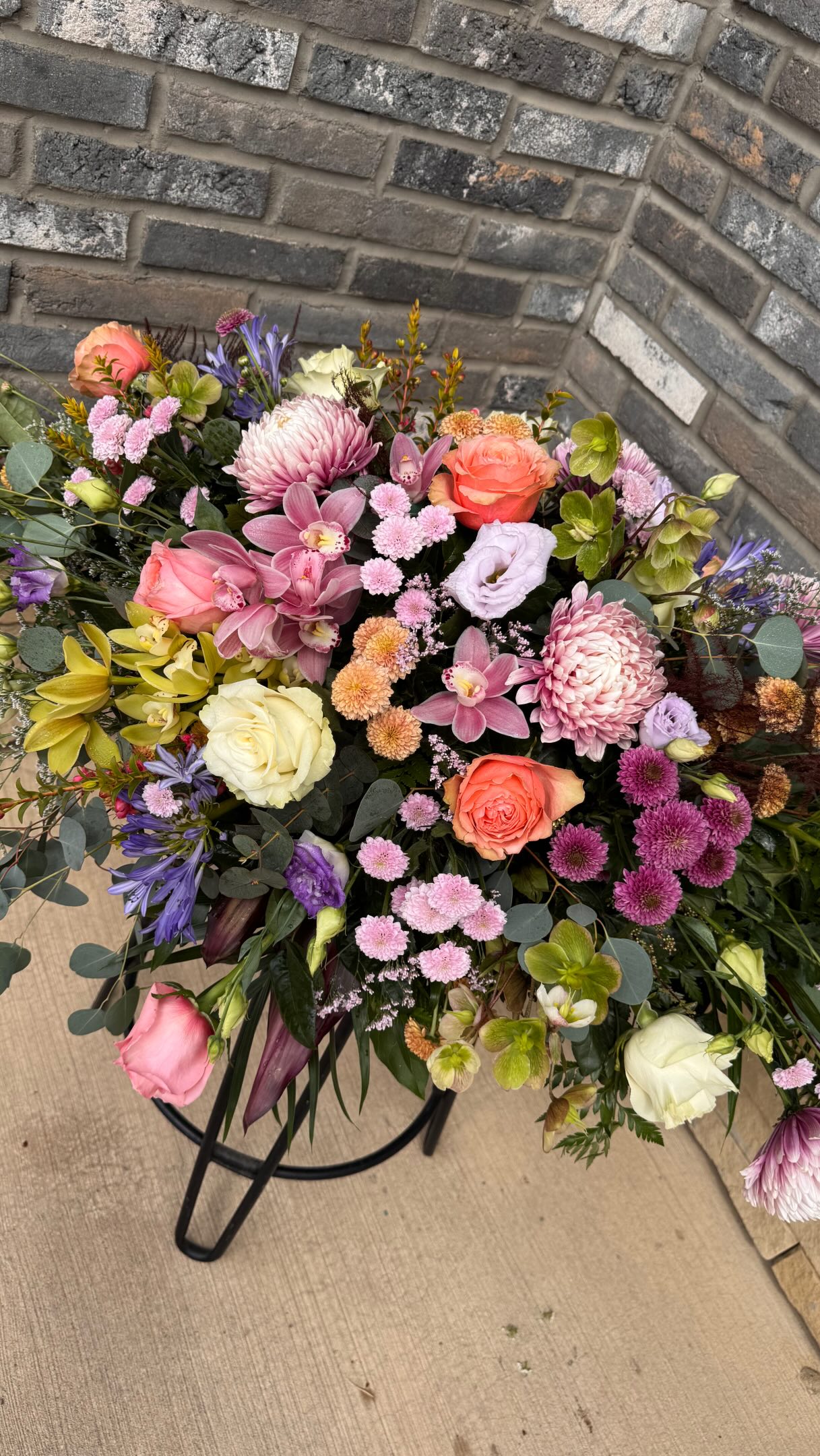 Pretty corals and soft pink tones came together in this casket floral and memorial arrangements, created in loving memory of a cherished mother , grandmother and friend .
Flowers often express what words cannot, offering comfort, love, and remembrance during difficult times. Our thoughts are with the family as they miss their loved one 🤍
Dutchess Memorial Flowers 🌸