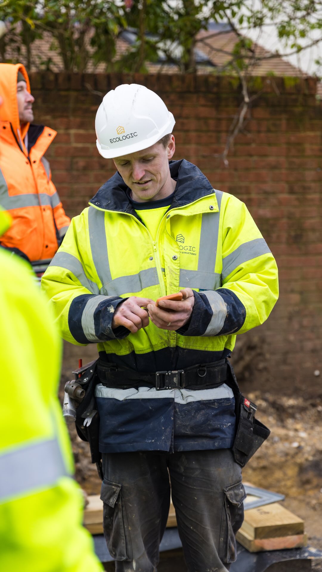 A smooth build process relies on good communication, strong coordination and having the right people involved at the right time.
Ross shares a bit more about how our project management team supports clients throughout the build journey, helping keep projects moving smoothly through design, manufacture and installation.
Having that central point of contact throughout the build helps make the whole process feel more connected and straightforward for our clients.
#projectmanagement #sips #selfbuild #constructionlife #buildprocess