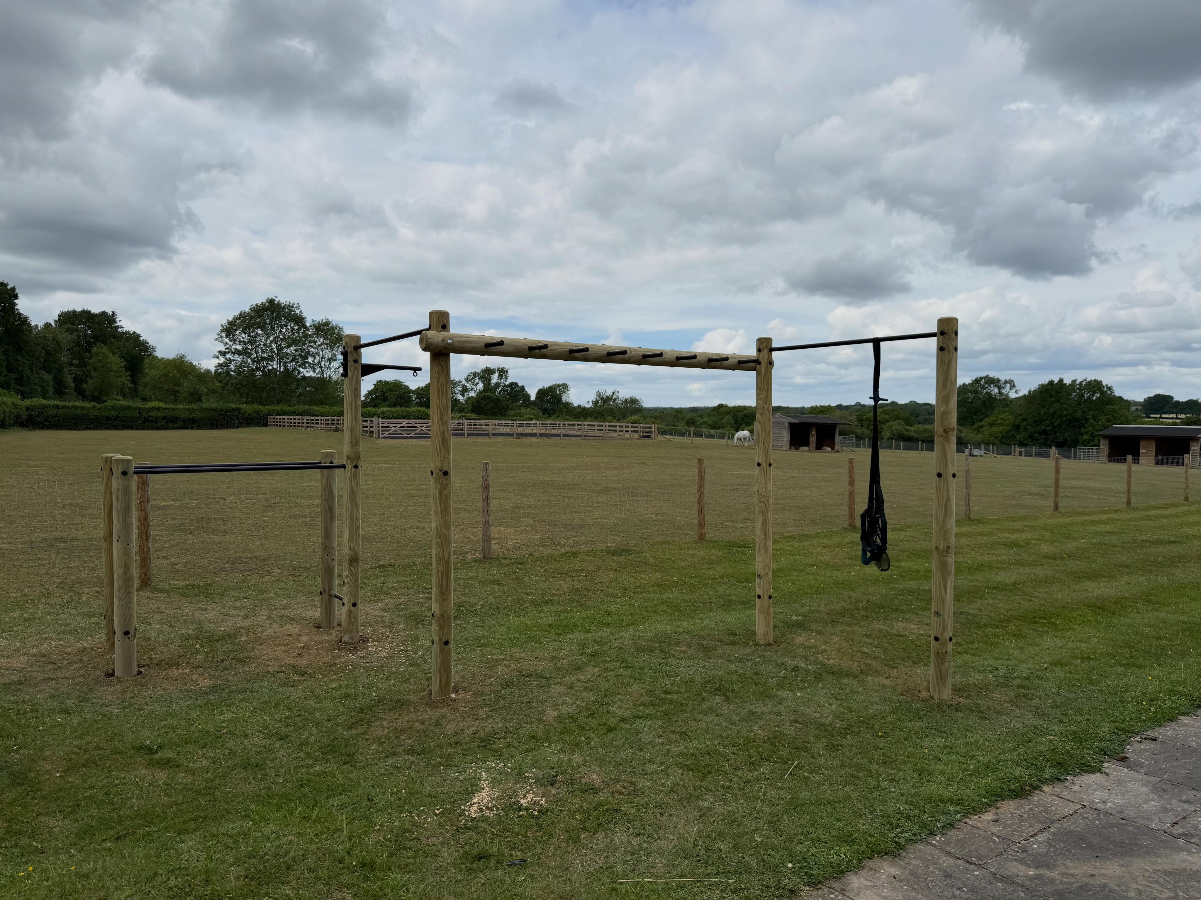 Double pull up, dip and monkey bar, topped off with a boxing bag bracket and suspension trainer. What more could you want? 💪💪💪 #gardengym #pullups #monkeybars