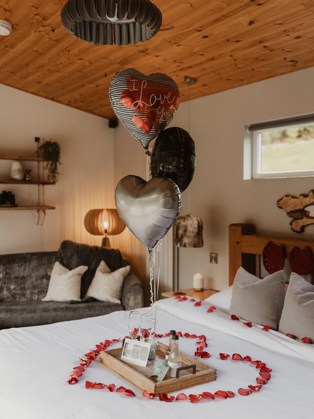 Those extra touches. Making someone else feel extra special. Giving someone else that butterfly feeling. It can mean so much 🥹 ooohh the times I wish I could see people walking in to the lodges set up as a surprise! 🥰
Who wants to show their other half how special they are?!
We offer lots of options. From decoration, to food platters and also treatments in the lodges.
Get in touch to get yours booked in…if you haven’t done so already 😌
#holidaytreat #midwales #lodges #selfcateringuk #travelwales