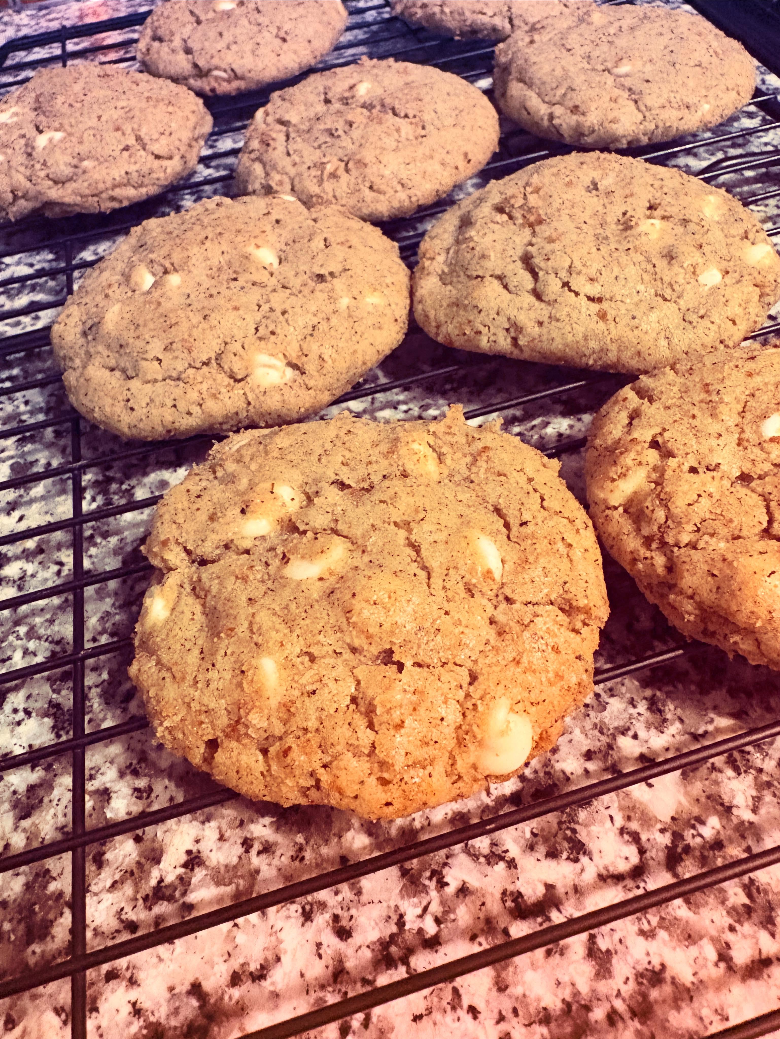 I do not brown butter nearly often enough. @marthacollison ‘s tea and toast cookies with white chocolate chips!
#TeaAndToast #EarlGrey #ButteredToast #Baking
