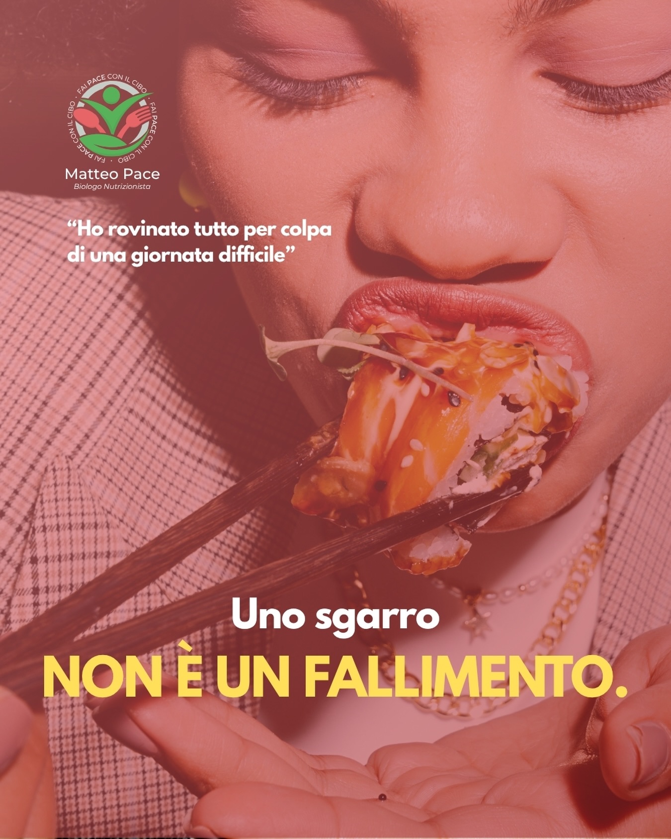 Quante volte, dopo uno sgarro, ti sei detta/o così, convinta/o che quella sera abbia cancellato settimane di impegno e che il problema sia la tua “mancanza di forza di volontà”? 💪🏻
La verità è che uno sgarro non è un fallimento: è un sintomo, spesso la risposta automatica a emozioni difficili, stress accumulato e regole alimentari troppo rigide, non un difetto di carattere.
Quando vivi il cibo in bianco o nero o sei perfetta/o, o hai “rovinato tutto”. Al primo fuori programma scatta il «tanto ormai…». 😞
Fare pace con il cibo significa imparare a leggere quegli episodi come un segnale che qualcosa nella tua giornata, o nel modo in cui ti tratti, ha bisogno di più cura e meno giudizio, e che hai bisogno di strategie nuove per gestire le emozioni, non di punizioni più dure.
#matteopace #biologonutrizionista #faipaceconilcibo #percorsoalimentare #sgarro