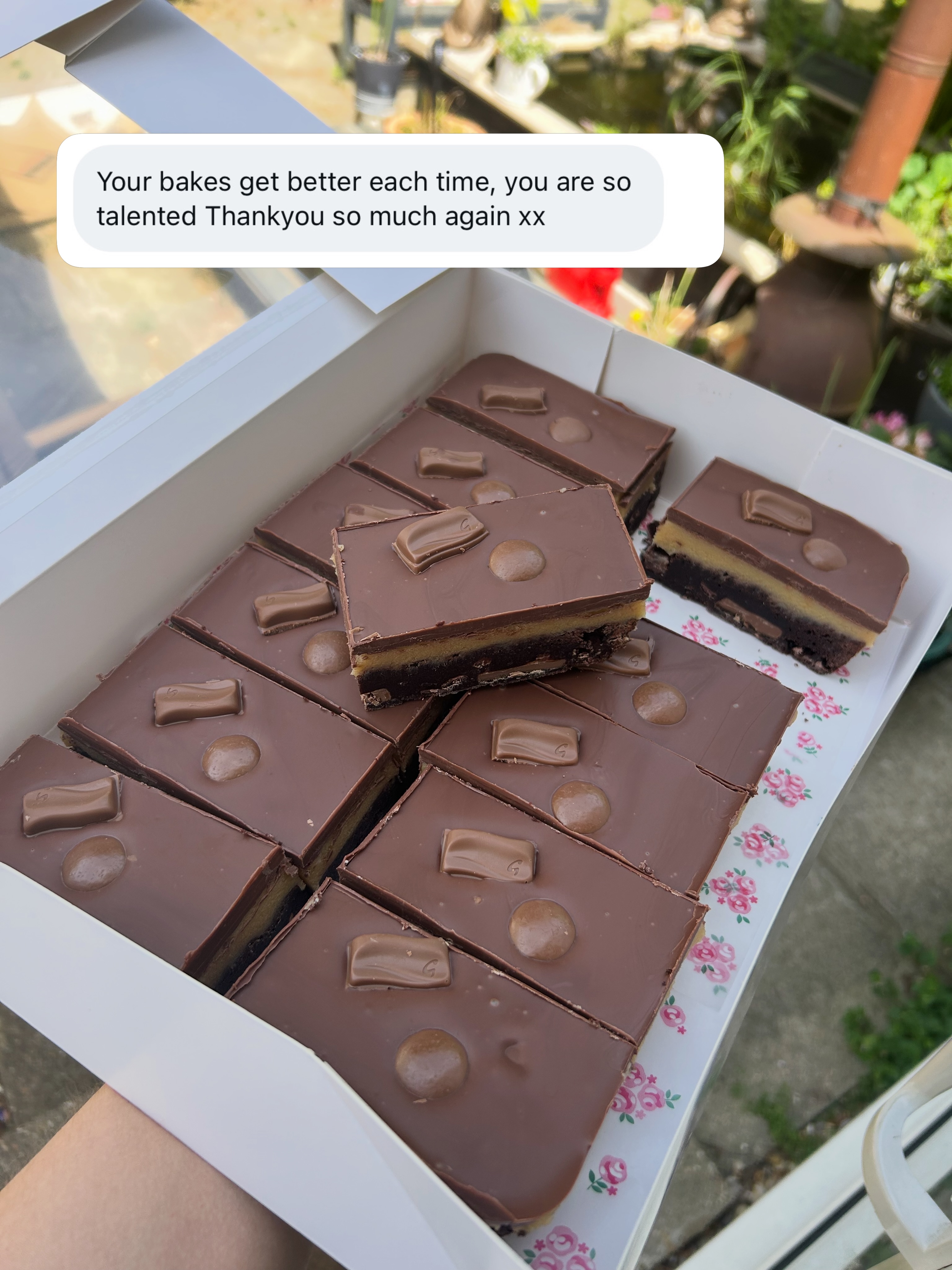 When the shed bakes are that good you order a tray for the hell of it 😍🍫
Galaxy millionaire brownies with Galaxy counters & bar!
#traybakes #cakeshedbakes #cakeshed #bucksbaker #cakemaker