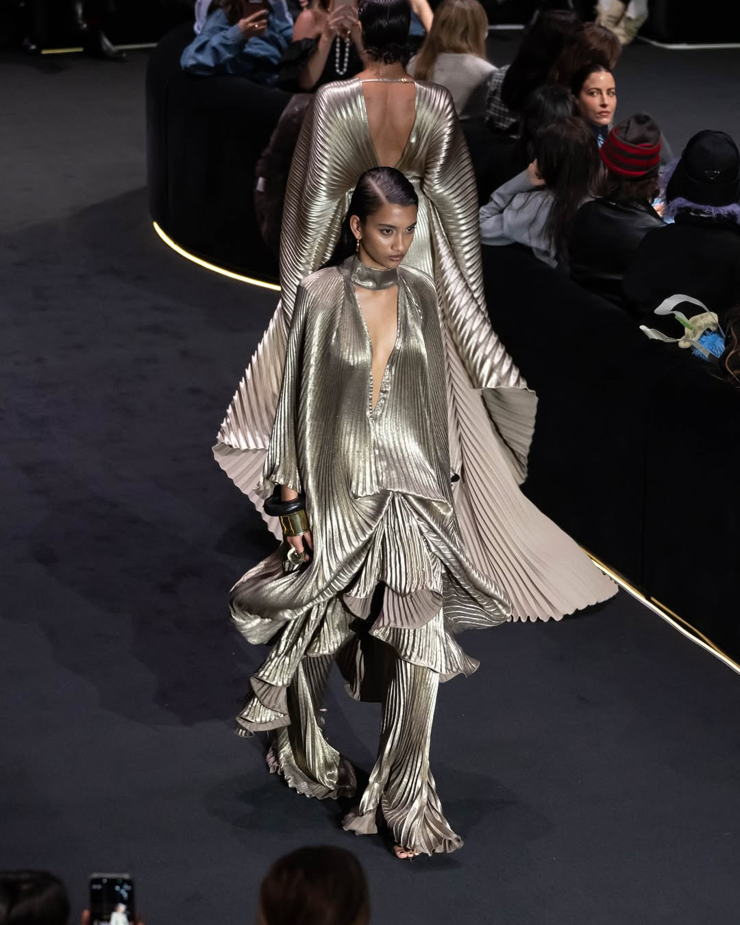 Five days, iconic shows, lasting style — Highlights from Australian Fashion Week 2026 are live. From Carla Zampatti’s rainfall finale to Aje’s pink takeover and Ngali’s powerful presentation, discover the moments shaping next season. Link in Bio
#AFW2026 #AustralianFashionWeek #RunwayMoments #StyleReport #FashionWeek