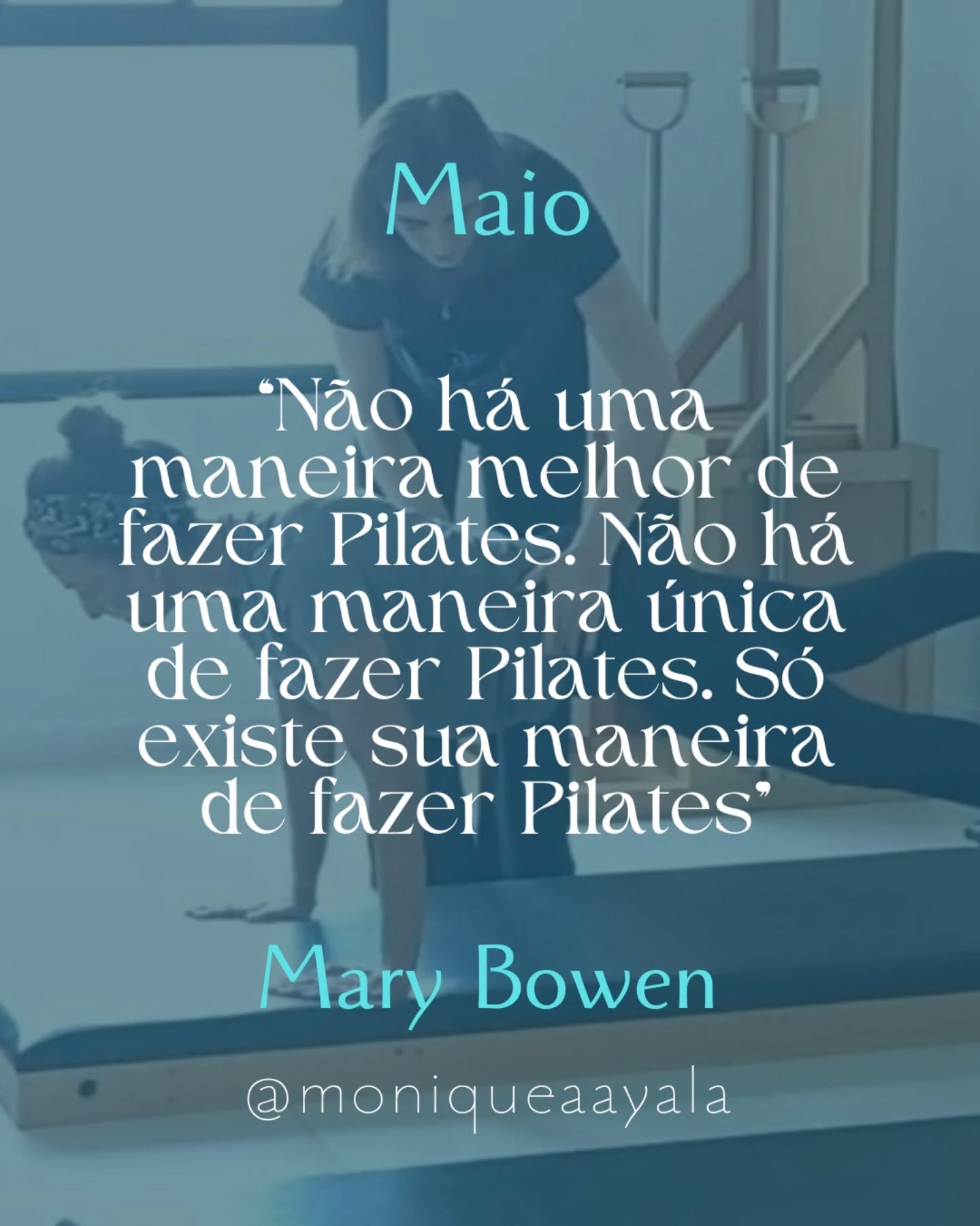 A Campanha @maythereformerbewithyou está chegando ao fim e esta frase de Mary Bowen vem para fechar com chave de ouro o mês de maio.
Ainda hoje existe muita vaidade no meio e muitas "certezas" sendo divulgadas, mas a realidade é muito mais ampla. Quem trabalha com alunos regulares, aqueles que não são instrutores, sabe que cada corpo encontra o seu caminho. Claro que todo professor tem que saber como o método funciona pedagogicamente para não antecipar passos e colocar os alunos em risco, mas dentro de sua aula deve lembra que cada pessoa chega ao estúdio trazendo uma história única.
O método criado por Joseph Pilates nasceu para desenvolver seres humanos mais conscientes, fortes e integrados. Seu propósito não era criar cópias perfeitas de movimentos, mas oferecer ferramentas para que cada pessoa encontrasse uma relação mais harmoniosa com o próprio corpo. Existem fotos do mesmo exercício sendo praticado de forma diferente por diferentes alunos, por isso quando buscamos reproduzir um exercício de maneira idêntica para todos, corremos o risco de perder algo essencial: a individualidade.
Leia o texto na íntegra no blog. Link na bio. 🙏🏻
