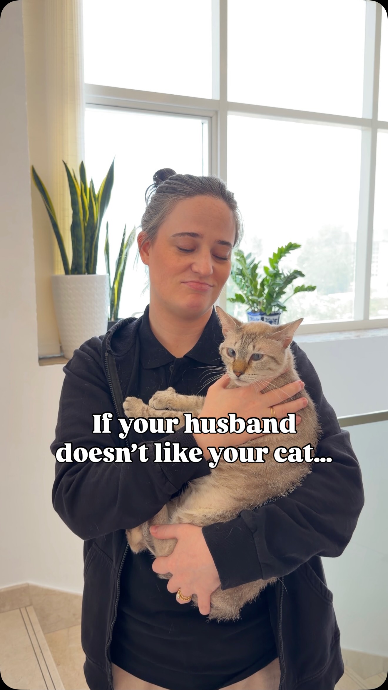 What would you do? 😏
@mikesvetdxb
#vetlife #vetmed #vetclinic #vetvisit #catlove