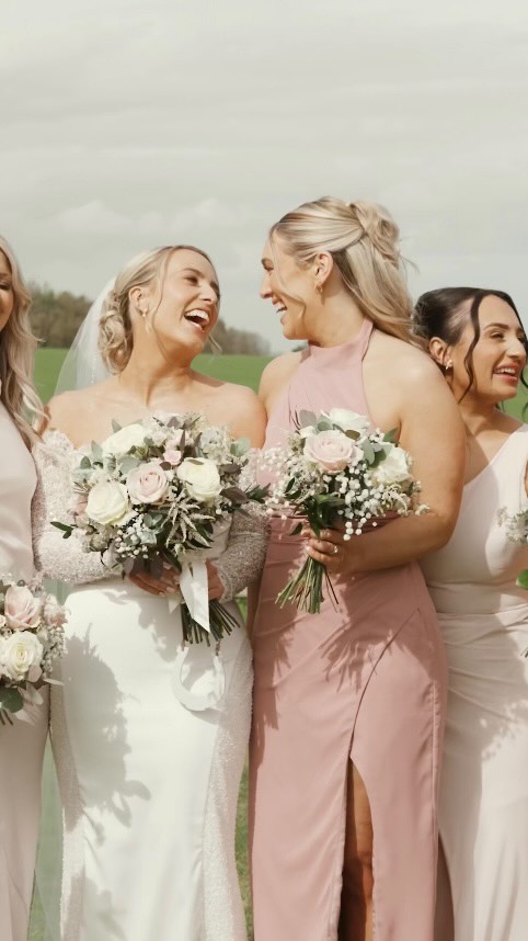 Jess & Sam | A little look into their gorg day.
Film: @grannonproductions
Venue: @lapstonebarn
Photography: @willhartop
Makeup: @makeupgeorgie
Hair: @jesswilsonhairdesign