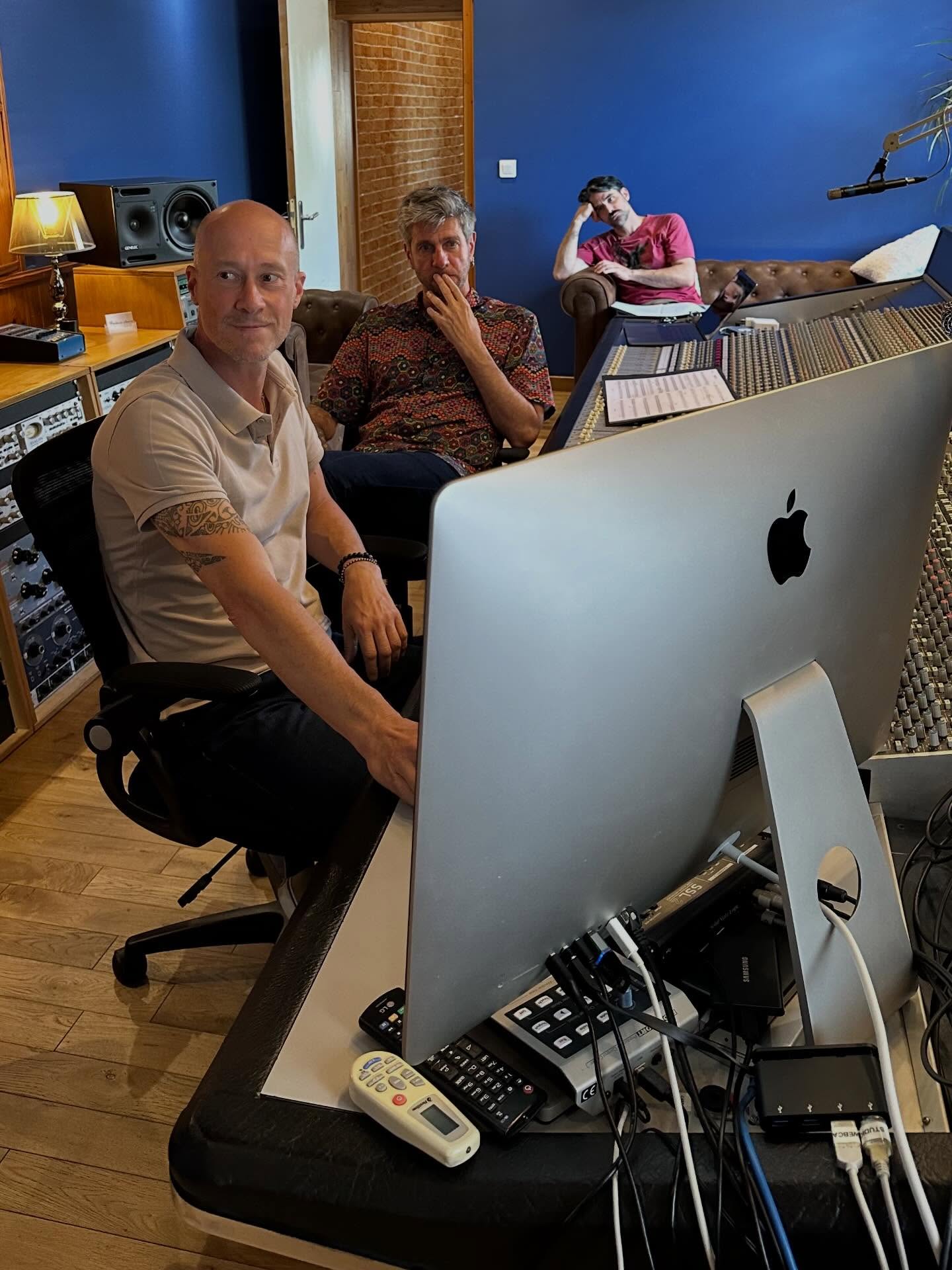 Le Cris Production et Bruno Coffineau en séance d’enregistrement au Studio Producson à Toulouse
#enregistrement
#brunocoffineau