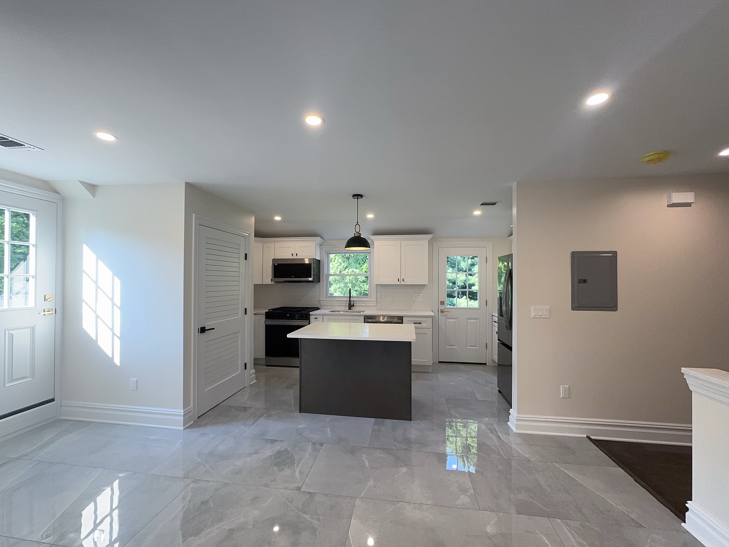 đ What was once an outdated, tired room is now a modern oasis designed for everyday comfort and style.
⨠SPECIAL TOUCH PAINTERS LLC â¨
đą 848-248-1012
đ www.SpecialTouchPainters.com
đ§ Contact@specialtouchpainters.com
- Interior & Exterior
- Residential
- Commercial
- Cabinet refinishing
- Wood refinishing
- Wallpaper Install / Removal
- Power washing
#WallMoulding #Njpainters #customhomesnj #ModernKitchen #CustomBuild