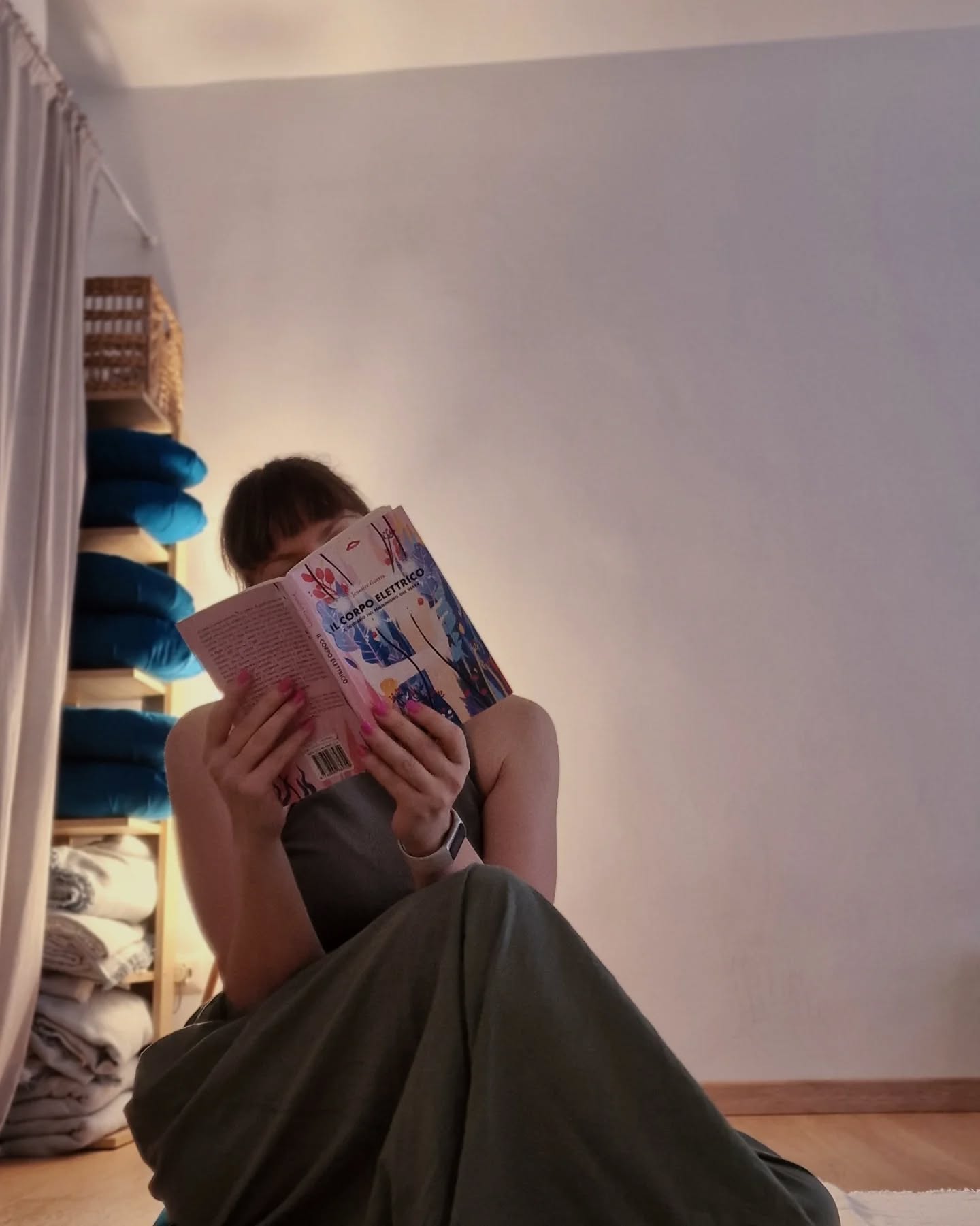 Veda, oltre Veda! Un altro mese di laboratori, incontri creativi, gite fuori studio, pic-nic, book club, letture intuitive, e tanto tanto riposo. Fare comunità insieme dona gioia e ci rende più forti ❤️🔥