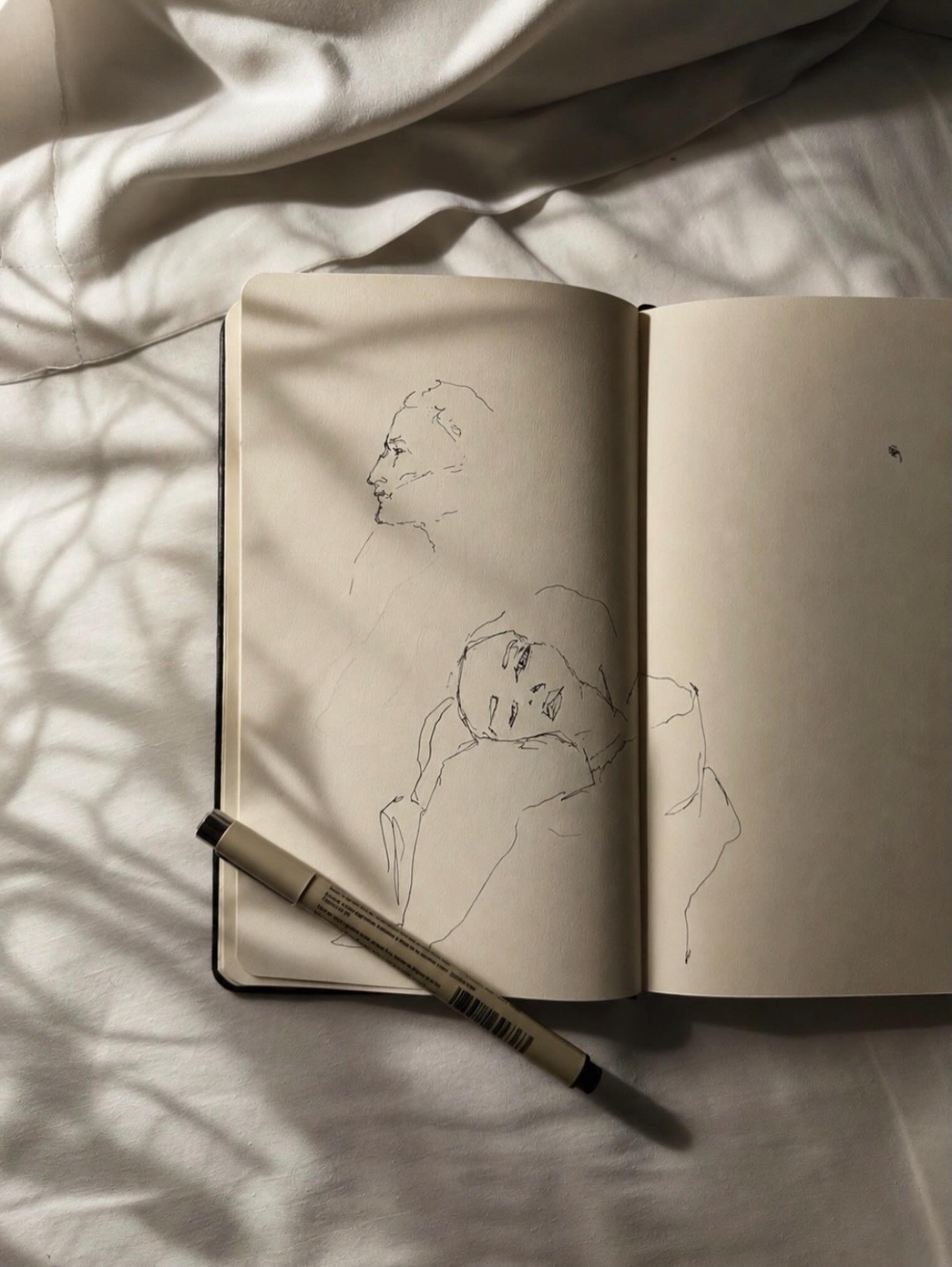 My pocket sketchbook comes everywhere with me.
On this road trip, it’s filling up with small fragments, quiet moments, passing faces, places we almost forgot to stop for.
Nothing polished, just memories caught…