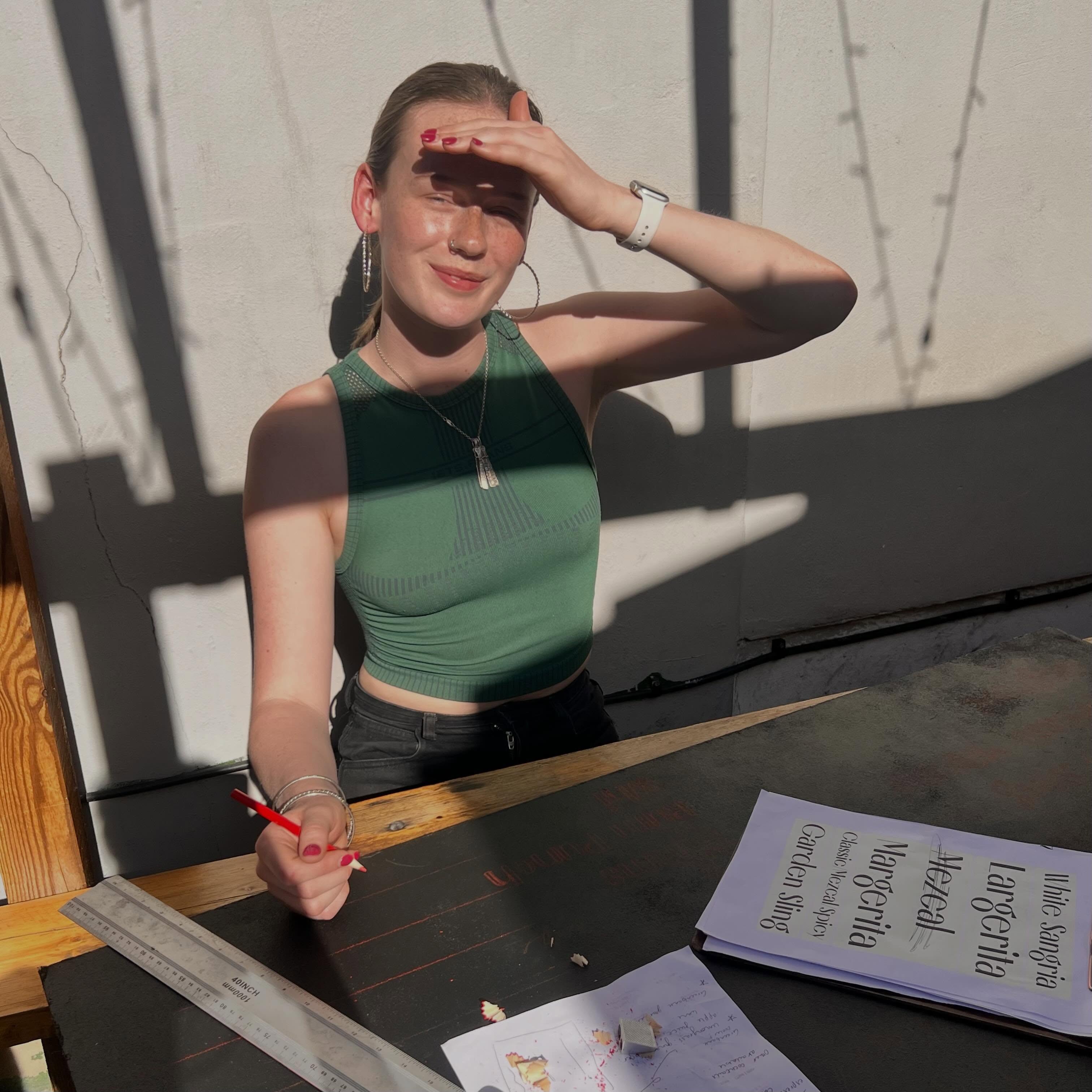 Meet the staff!
Our gorgeous Freja
Best bar skill: Talking 🙊
Fav drink: White wine spritz
Karaeoke go-go: Alanis Morissette, You oughta know
.
.
.
#meetthestaff #thegreenbank #alanismorisette #bristolpubs #bristolbarscene #bristolbarstaff #bristolpubscene @frejaparton